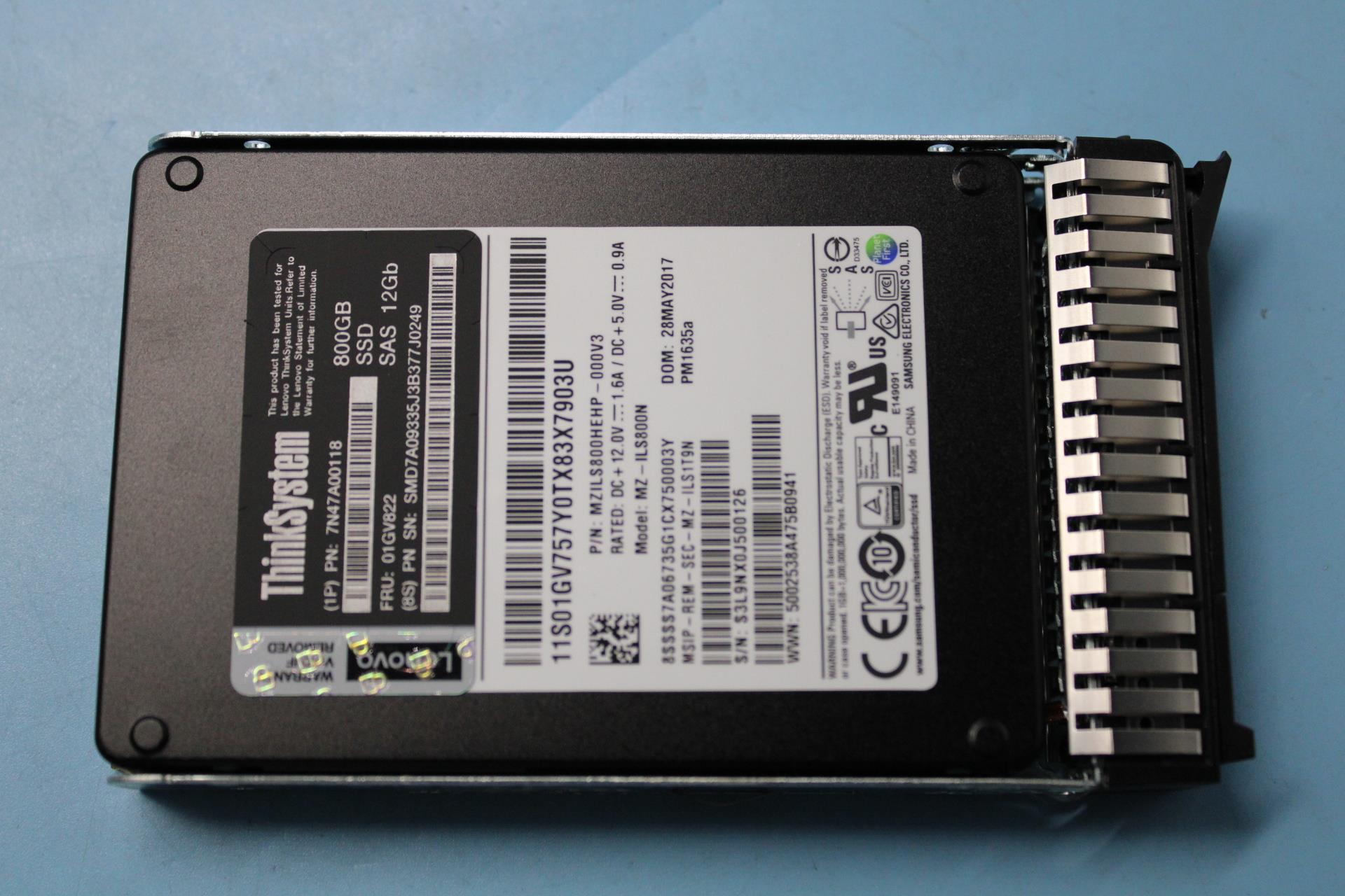 SSD накопитель Lenovo ThinkSystem 2.5" 800GB Mainstream SAS 12Gb Hot Swap SSD (01GV822)