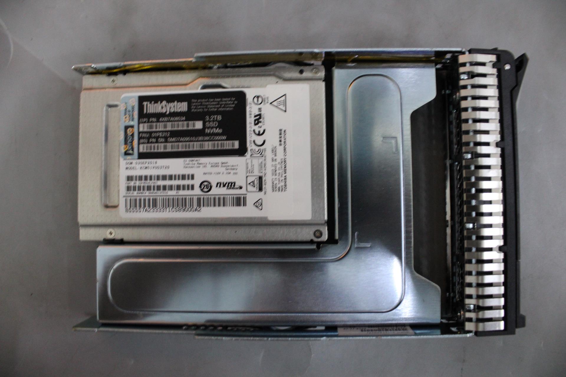 SSD накопитель Lenovo ThinkSystem 3.5" KCM51V 3.2TB Mainstream NVMe PCIe 3.0 x4 Hot Swap SSD FRU (01PE212)