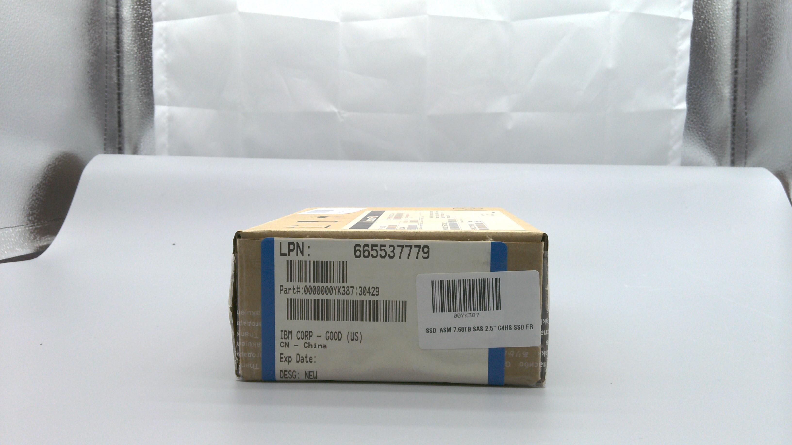 SSD накопитель Lenovo 7.68TB 12Gb SAS Enterprise Capacity 2.5" G4HS SSD (00YK387)