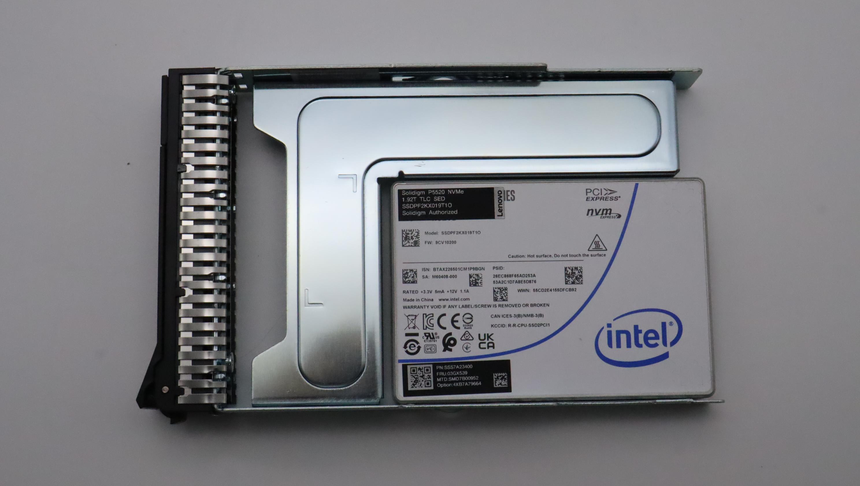 SSD накопитель Lenovo ThinkSystem 3.5" U.2 P5520 1.92TB Read Intensive NVMe PCIe 4.0 x4 SS SSD SED (03GX539)