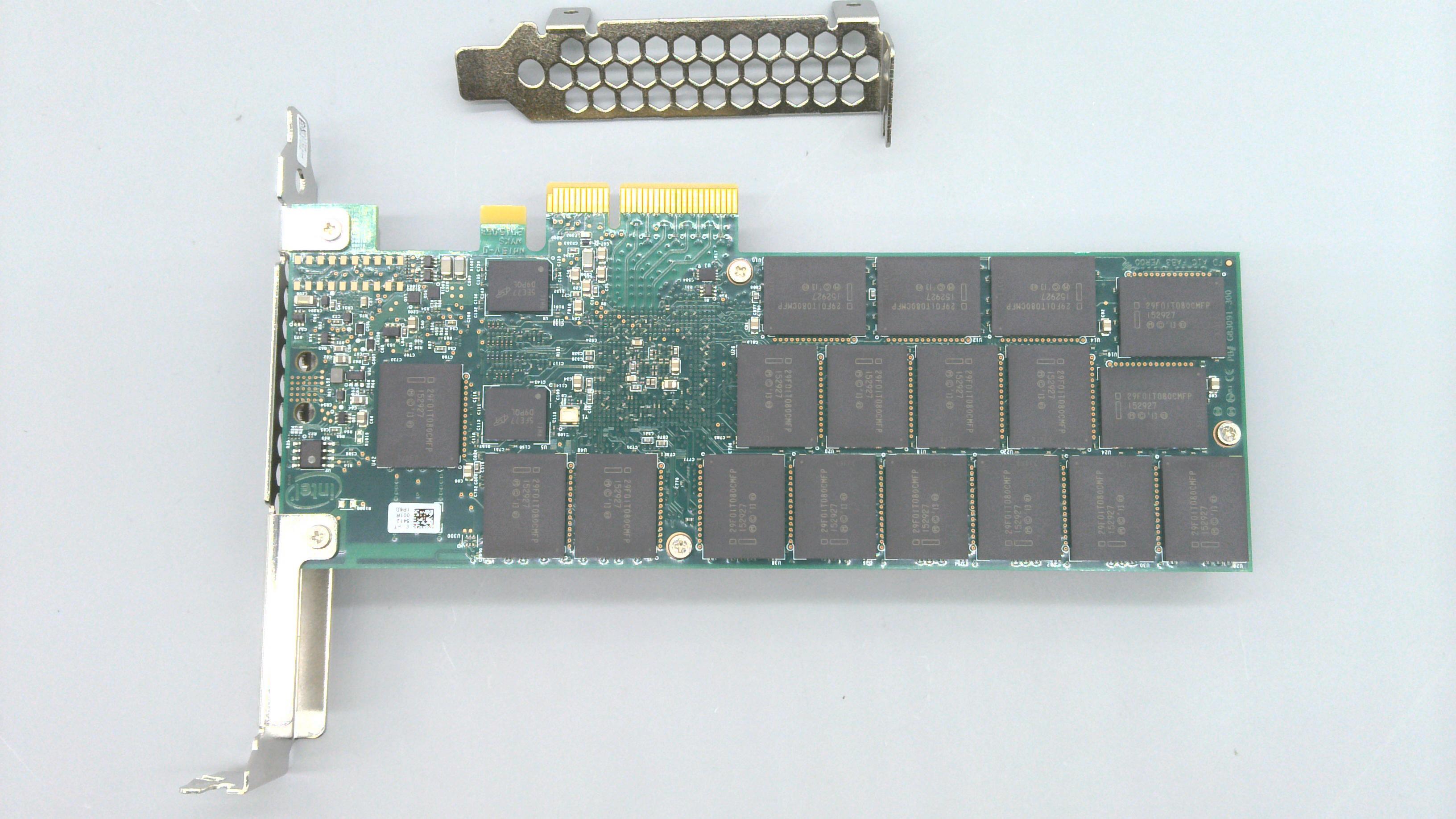 SSD накопитель Lenovo P3700 1600 AIC (00YA813)