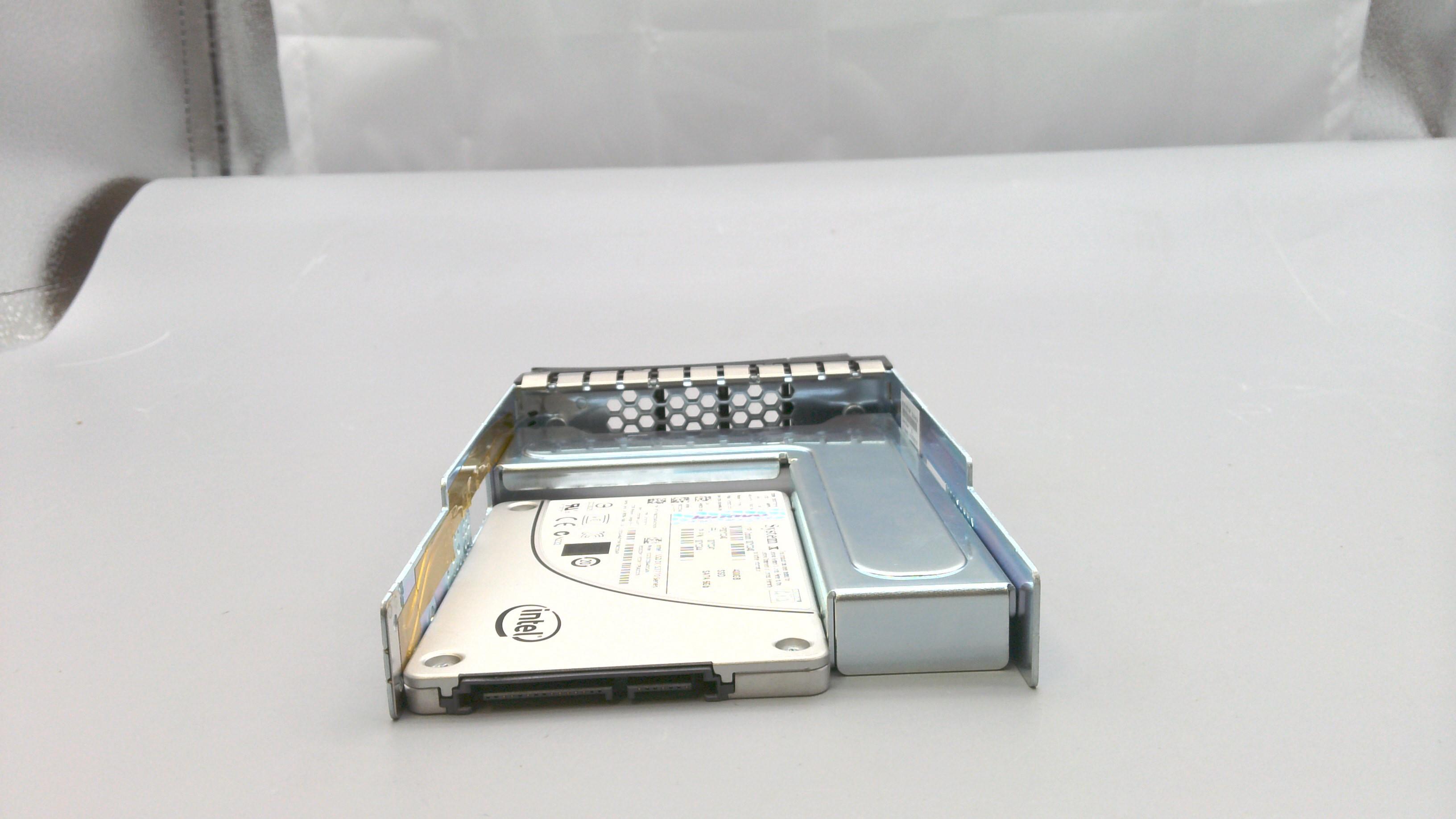 SSD накопитель Lenovo 400GBSATACONV (00YC341)