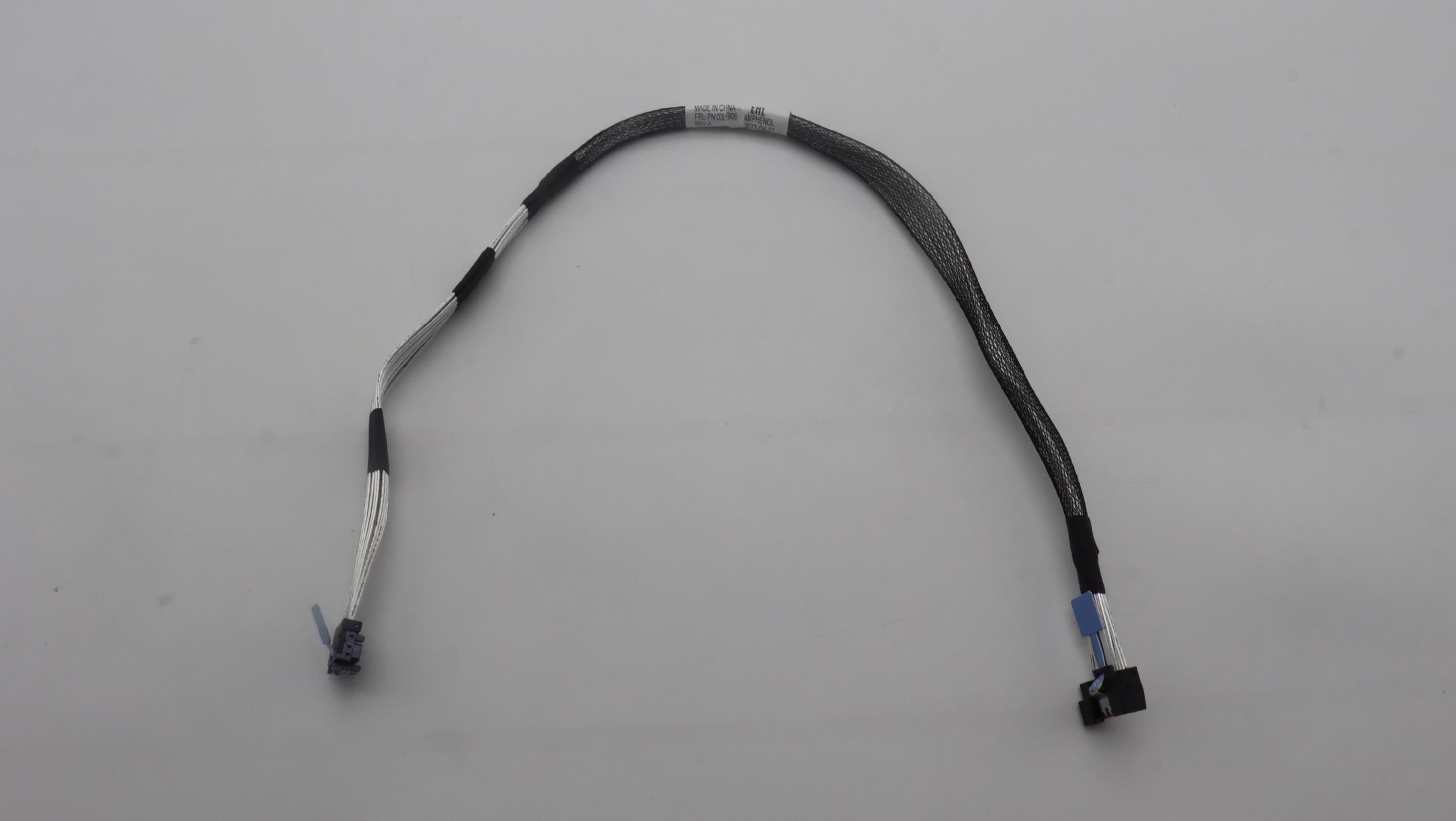 Кабель Lenovo Cable, Internal ,L500mm, Flat 140mm 32AWG ,MCIO x8 STR to Swift x8 RA (03LF908)