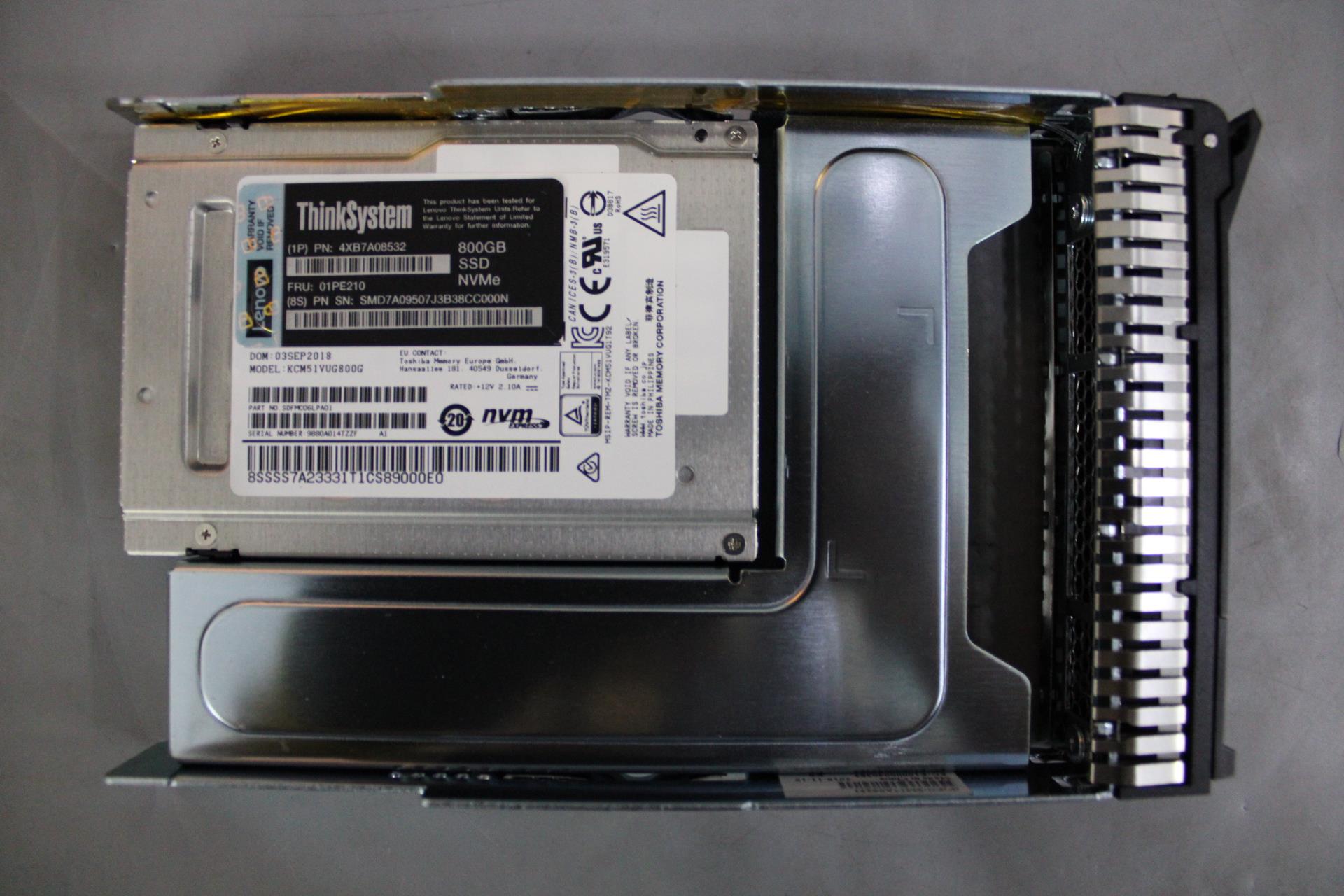 SSD накопитель Lenovo ThinkSystem 3.5" KCM51V 800GB Mainstream NVMe PCIe 3.0 x4 Hot Swap SSD FRU (01PE210)