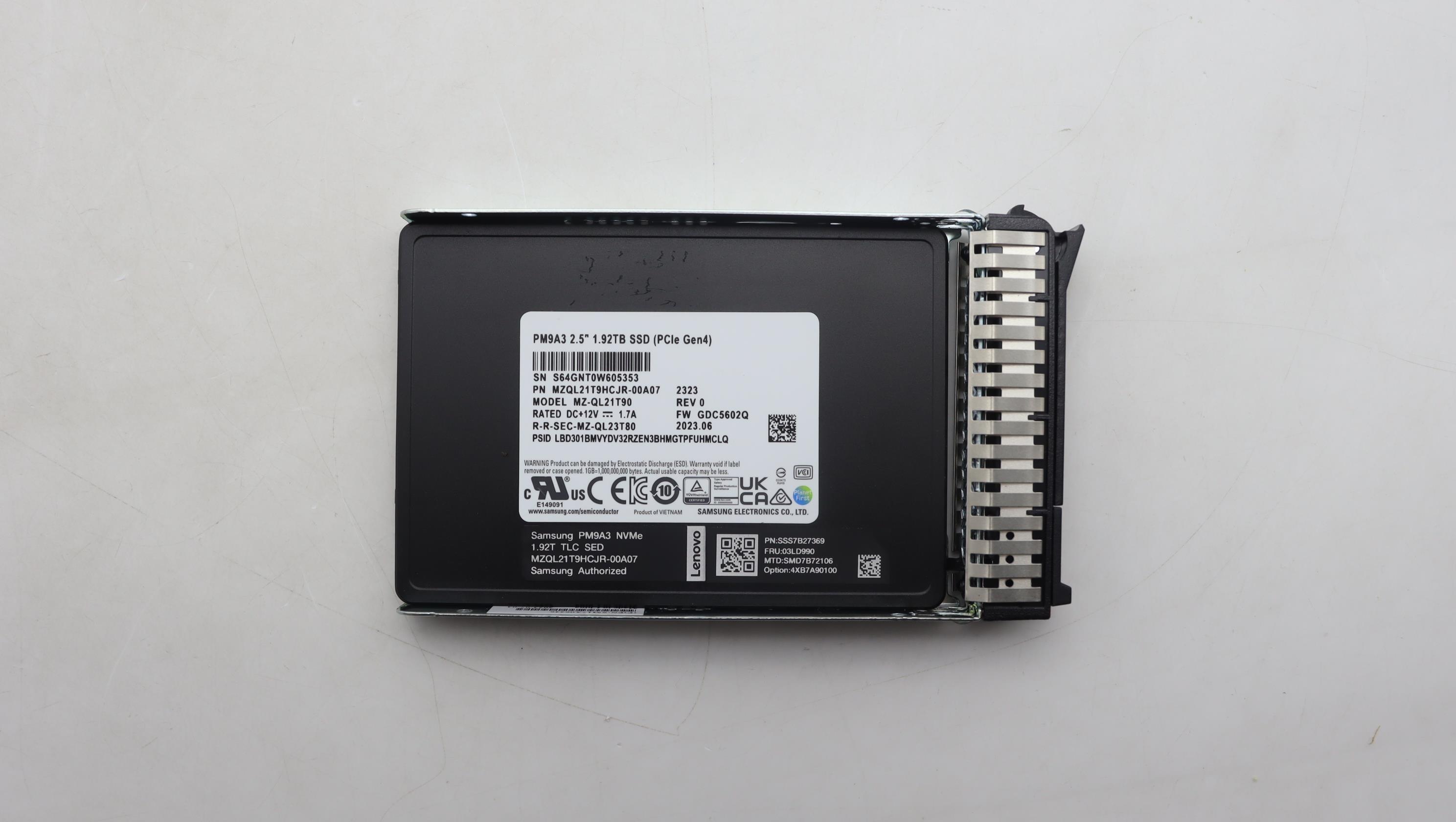 SSD накопитель Lenovo ThinkSystem 2.5" U.2 PM9A3 1.92TB Read Intensive NVMe PCIe 4.0 x4 HS SSD (03LD990)