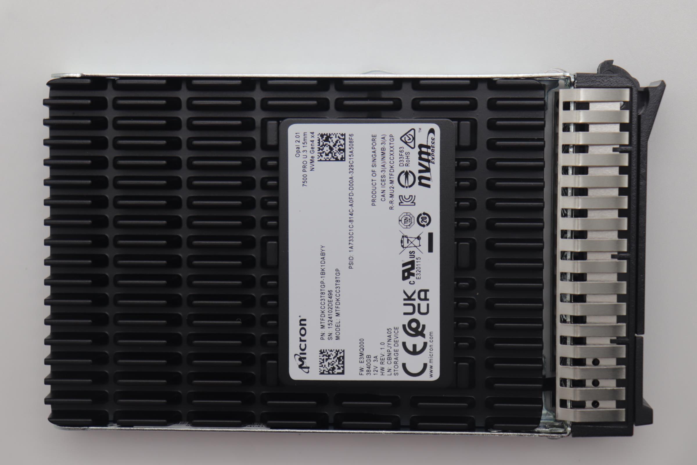 SSD накопитель Lenovo ThinkSystem 2.5" U.3 7500 MAX 3.2TB Mixed Use NVMe PCIe 4.0 x4 HS SSD (03NA478)