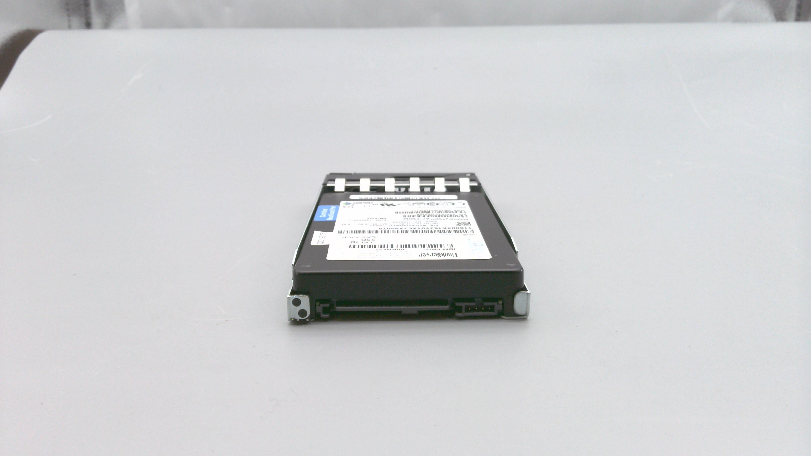 SSD накопитель Lenovo 2.5 3.84T PM1633A 12G SAS SSD (00PH857)