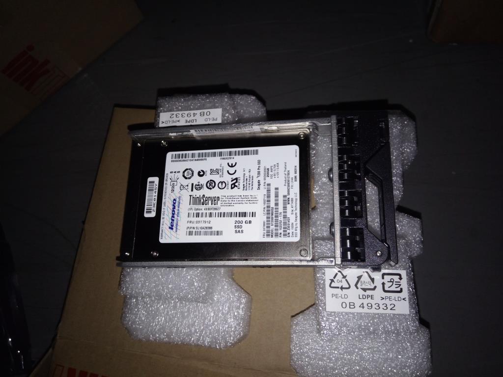 SSD накопитель Lenovo SSD 200GB 12G/S for 2.5 (03T7912)