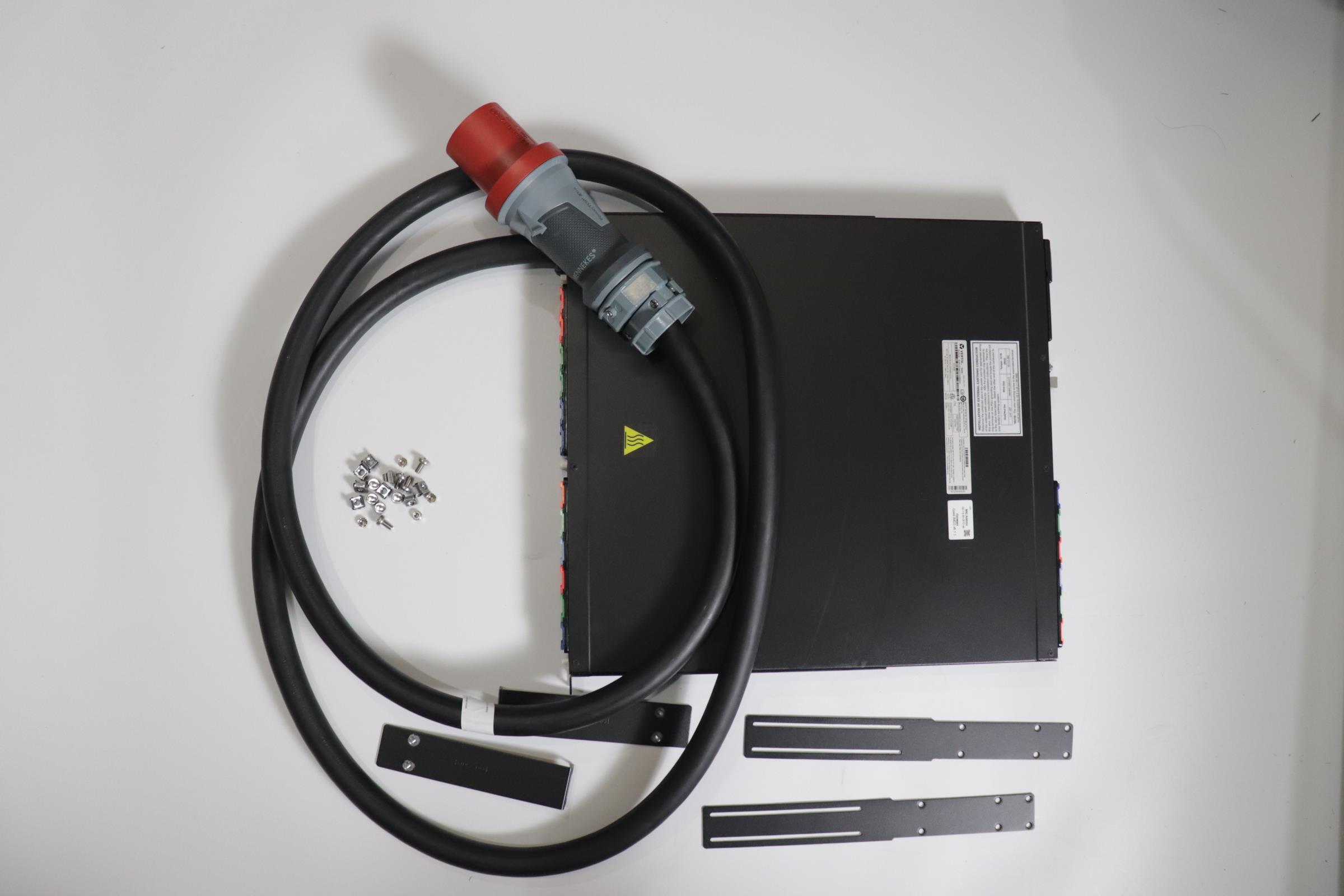 Блок питания Lenovo PDU, 1U, Vertiv, 1U 18 C19/C13 switched and monitored 48A 3P WYE PDU V2 – North America (03LC330)