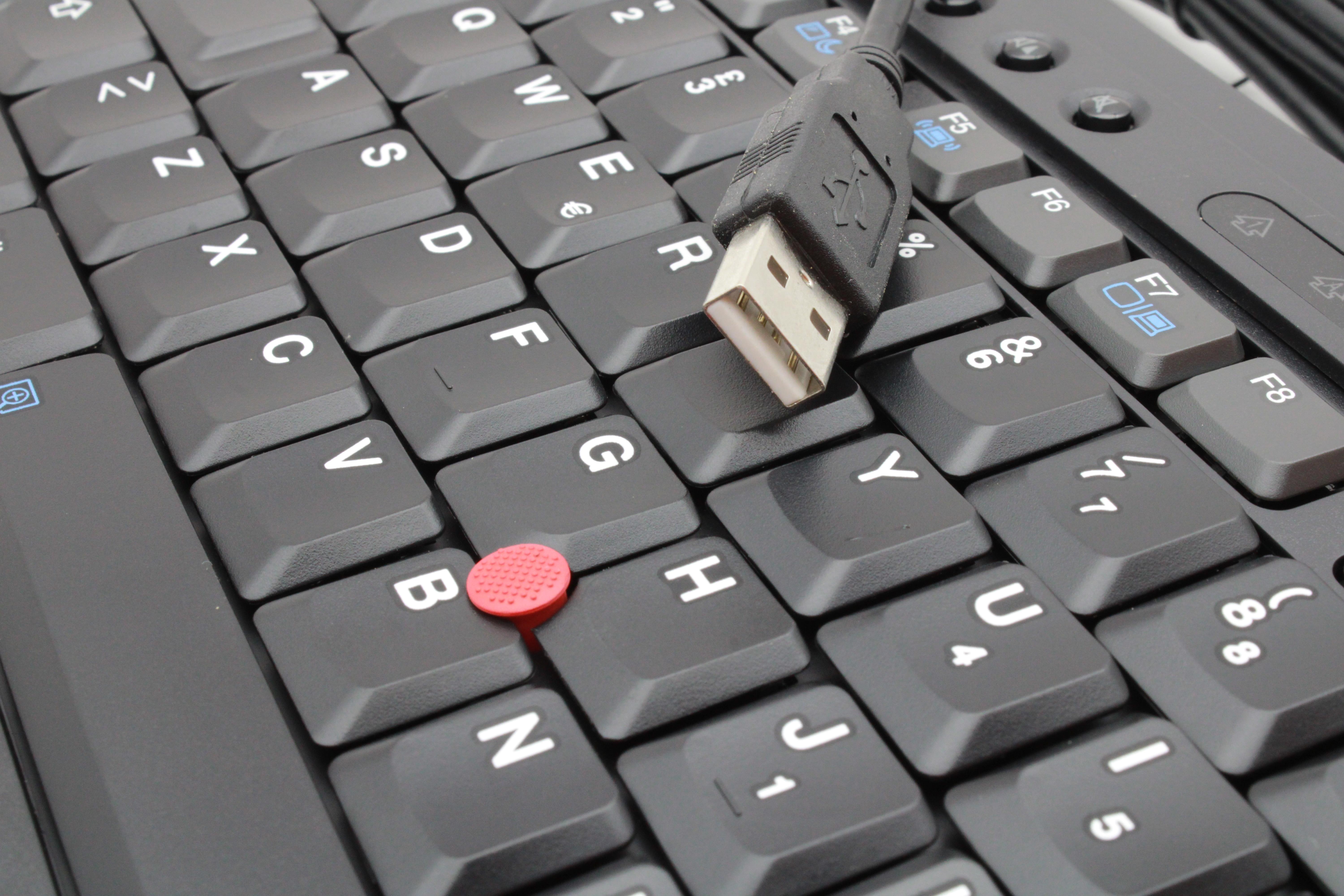 Клавиатура Lenovo UltraNav Italian KB FRU BOM (01KR274)
