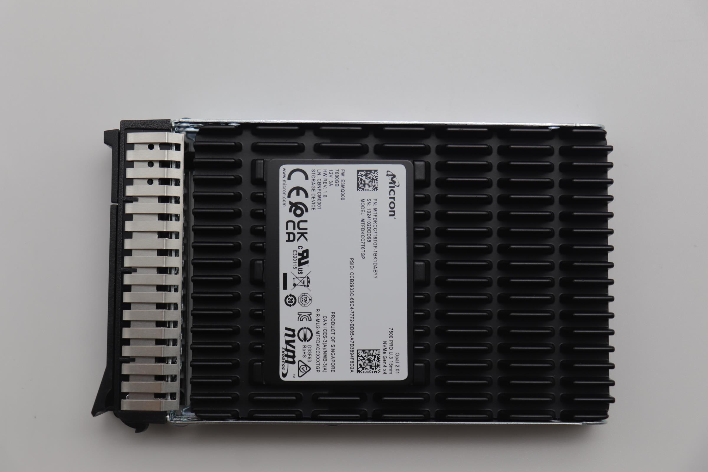 SSD накопитель Lenovo ThinkSystem 2.5" U.3 7500 PRO 7.68TB Read Intensive NVMe PCIe 4.0 x4 HS SSD (03NA474)