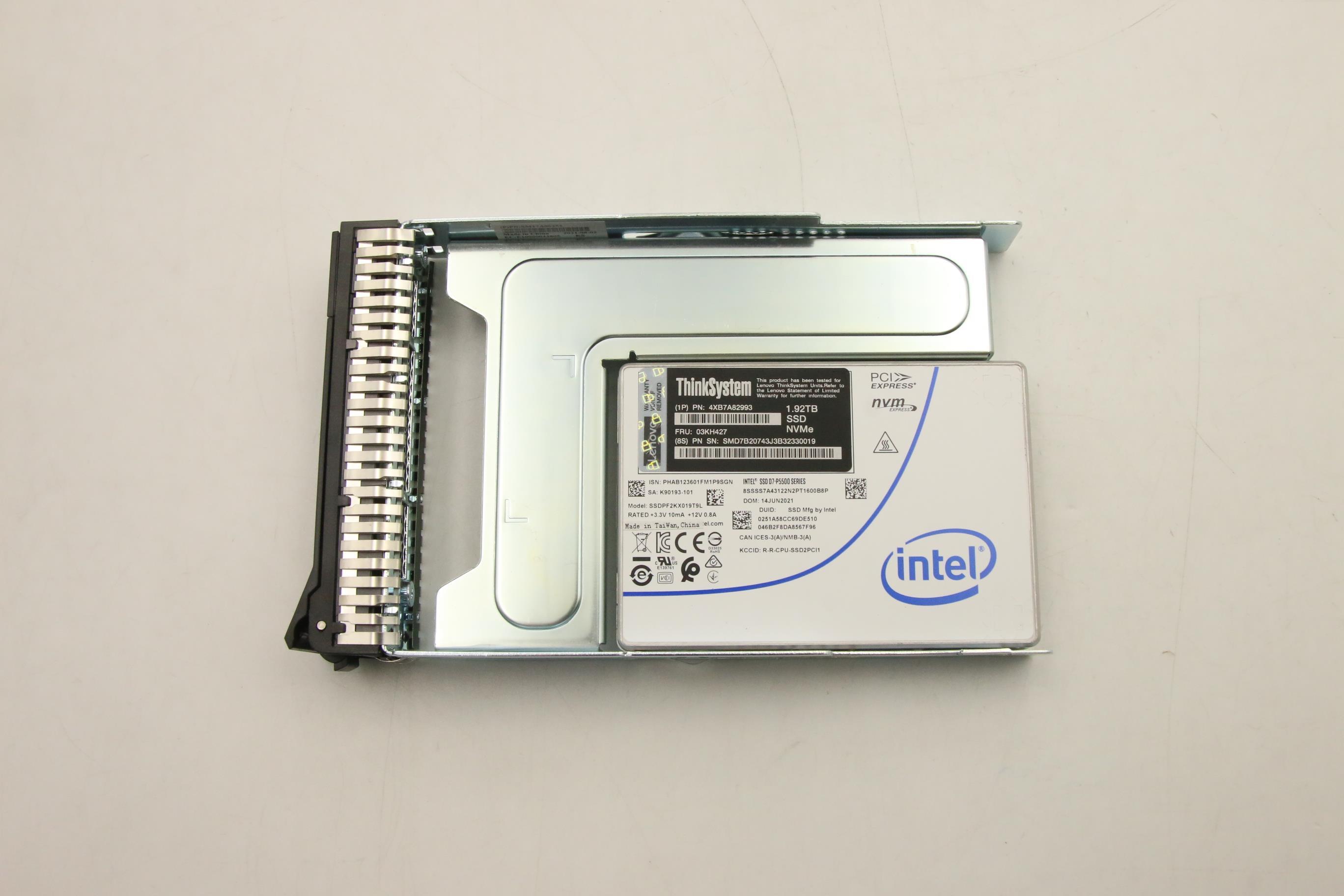 SSD накопитель Lenovo ThinkSystem 3.5" U.2 P5500 1.92TB Read Intensive NVMe PCIe 4.0 x4 SS SSD (03KH427)