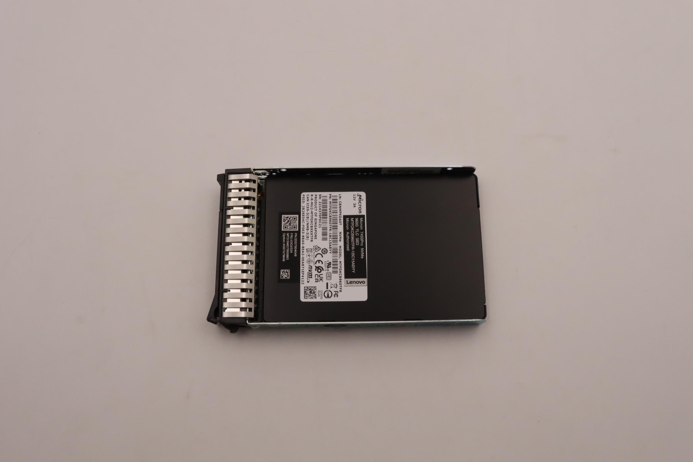 SSD накопитель Lenovo ThinkSystem 2.5" U.3 7450 PRO 960GB Read Intensive NVMe PCIe 4.0 x4 HS SSD SED (03GX524)