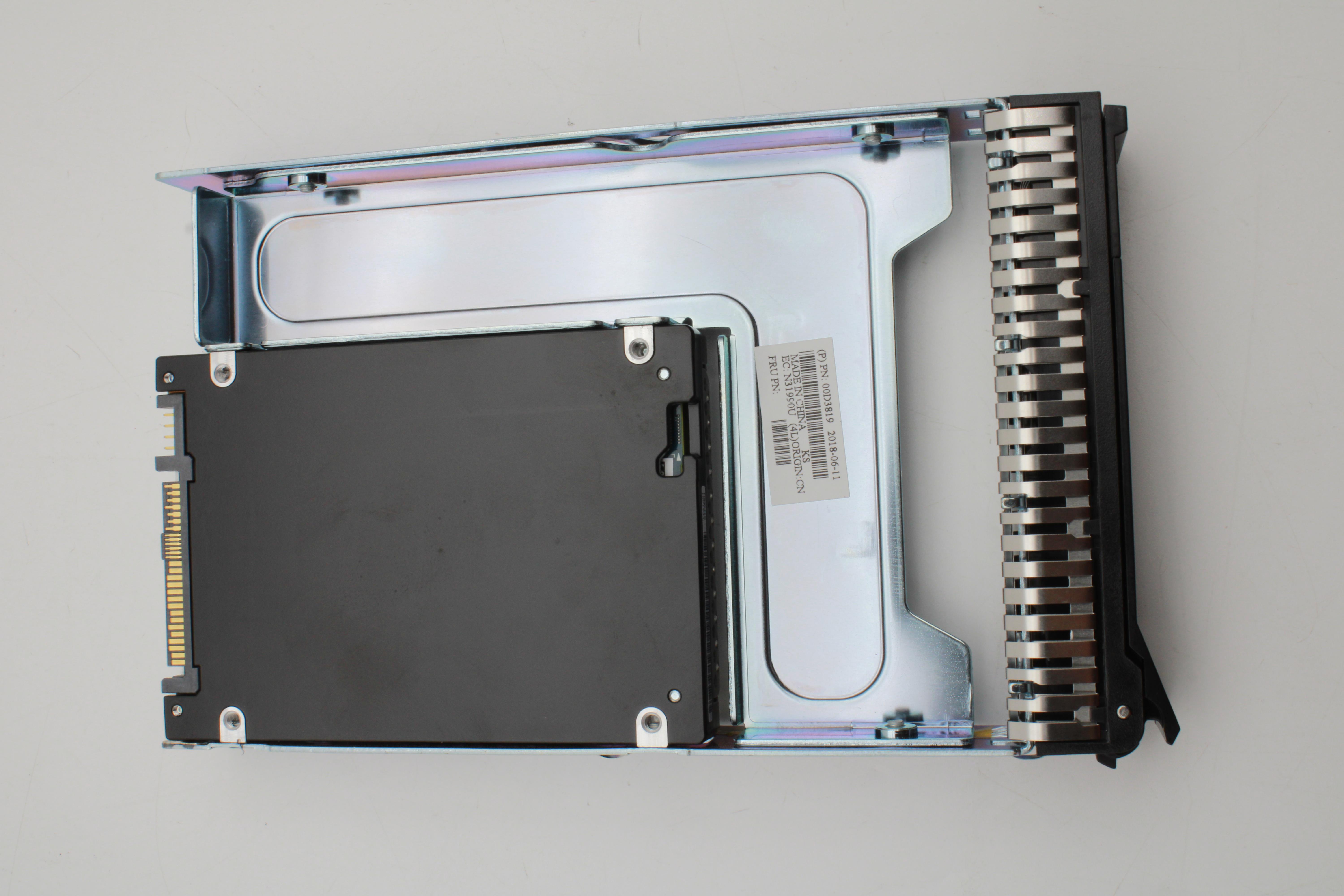 SSD накопитель Lenovo ThinkSystem 3.5" KCM51V 6.4TB Mainstream NVMe PCIe 3.0 x4 Hot Swap SSD FRU (01PE213)