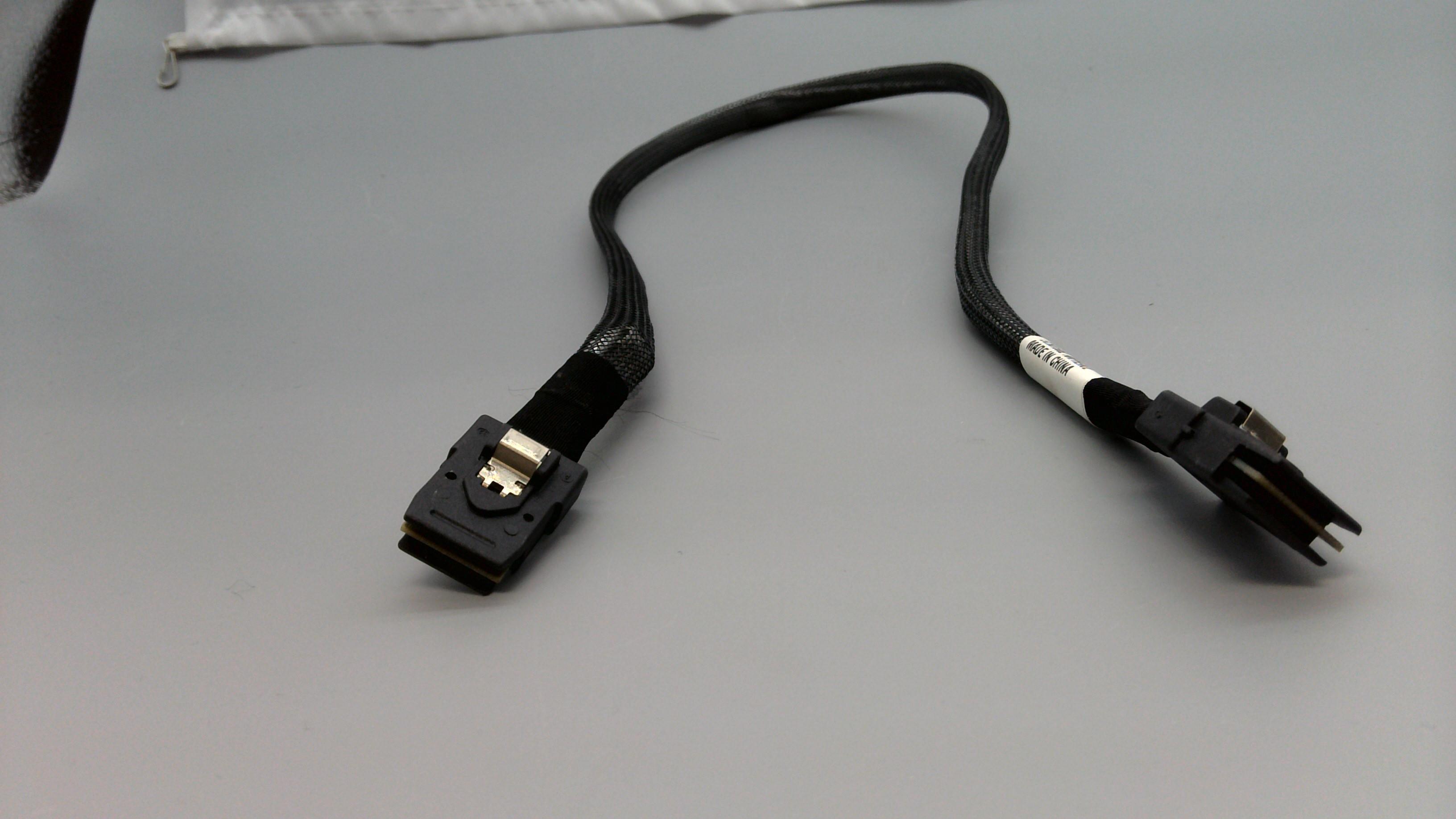 Кабель Lenovo SAS 700MM (00D2817)