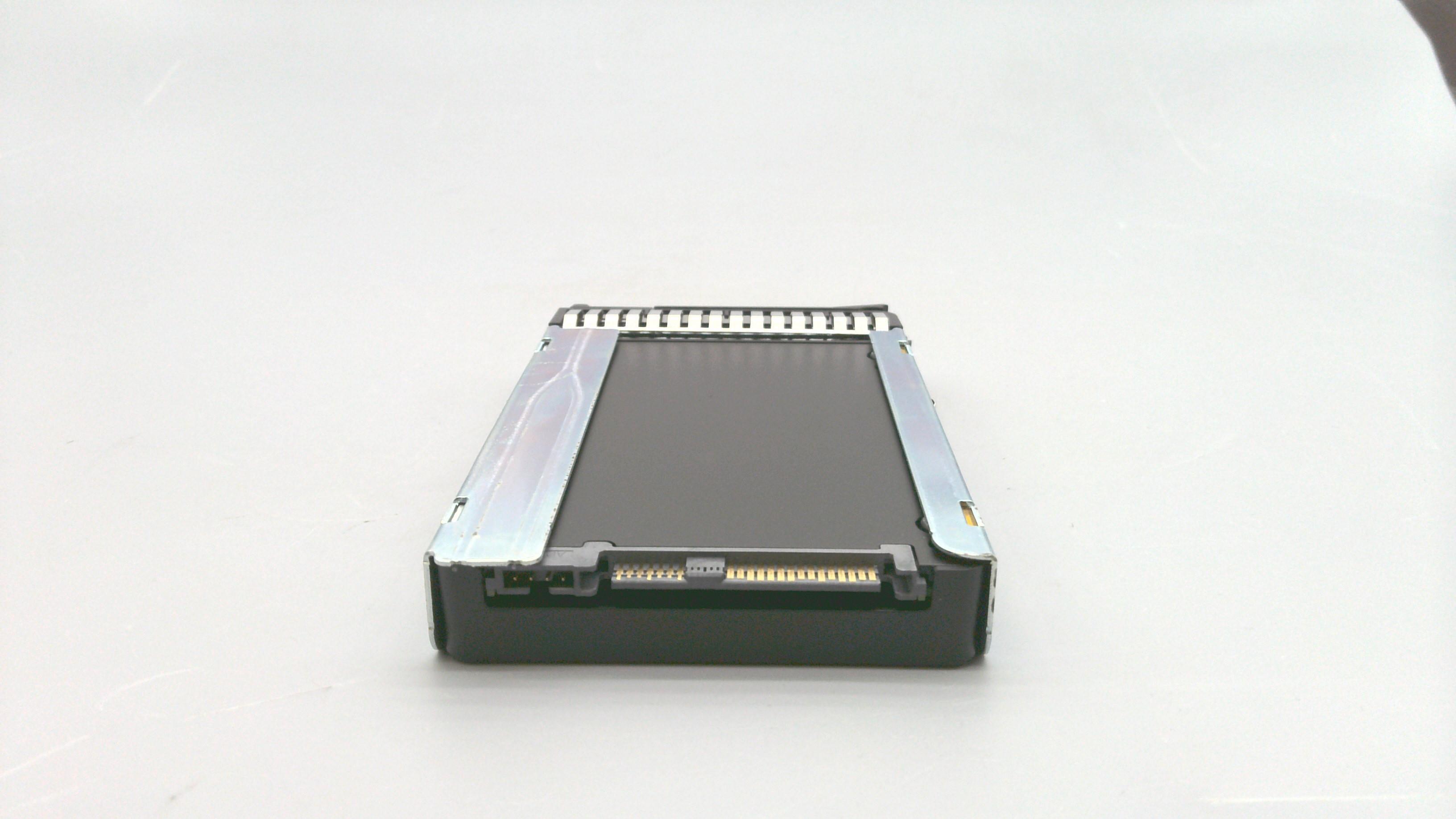 SSD накопитель Lenovo 3.2TB 12Gb SAS 2.5" SSD (01GV824)