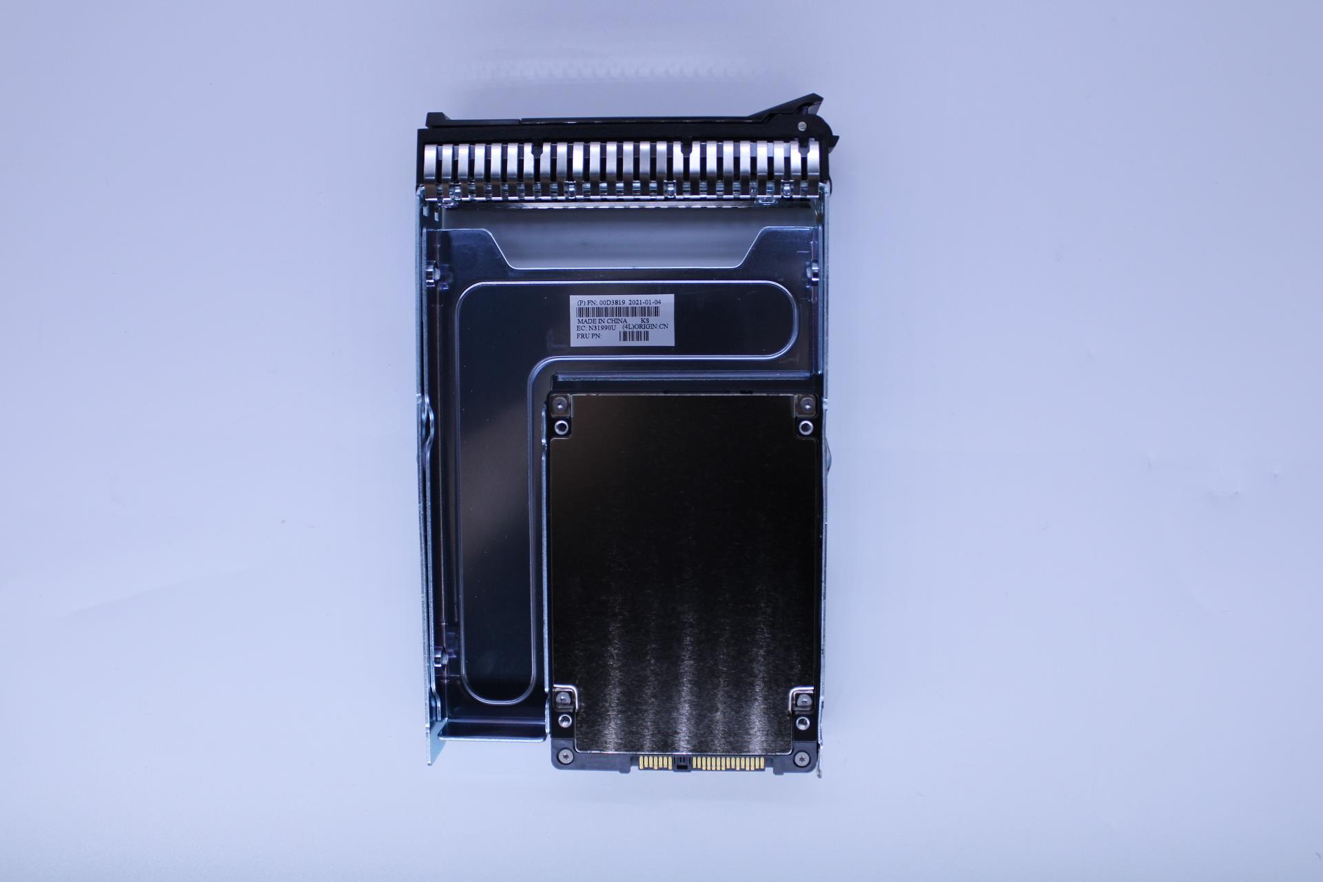 SSD накопитель Lenovo ThinkSystem 3.5" Nytro 3732 800GB Performance SAS 12Gb Hot Swap SSD (03GX015)