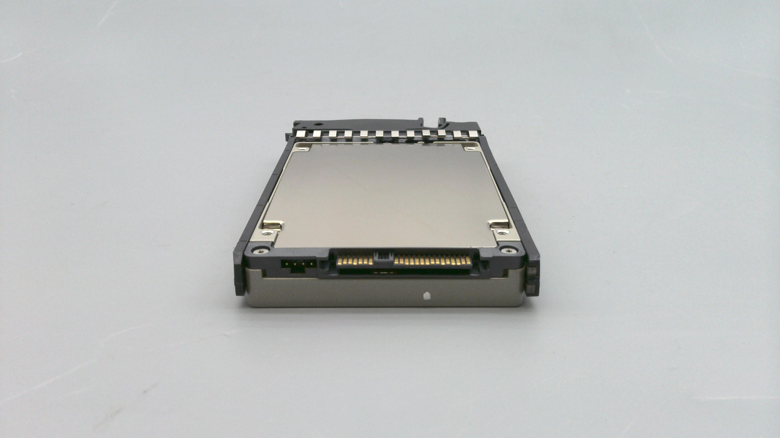 SSD накопитель Lenovo 1600GSSDSFFSAS (01CX684)