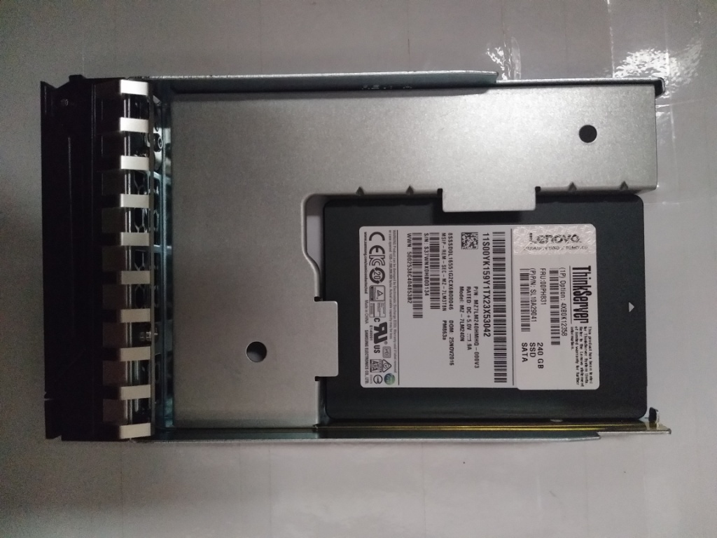 SSD накопитель Lenovo HS 2.5" 240GB PM863a Enterprise (00PH831)