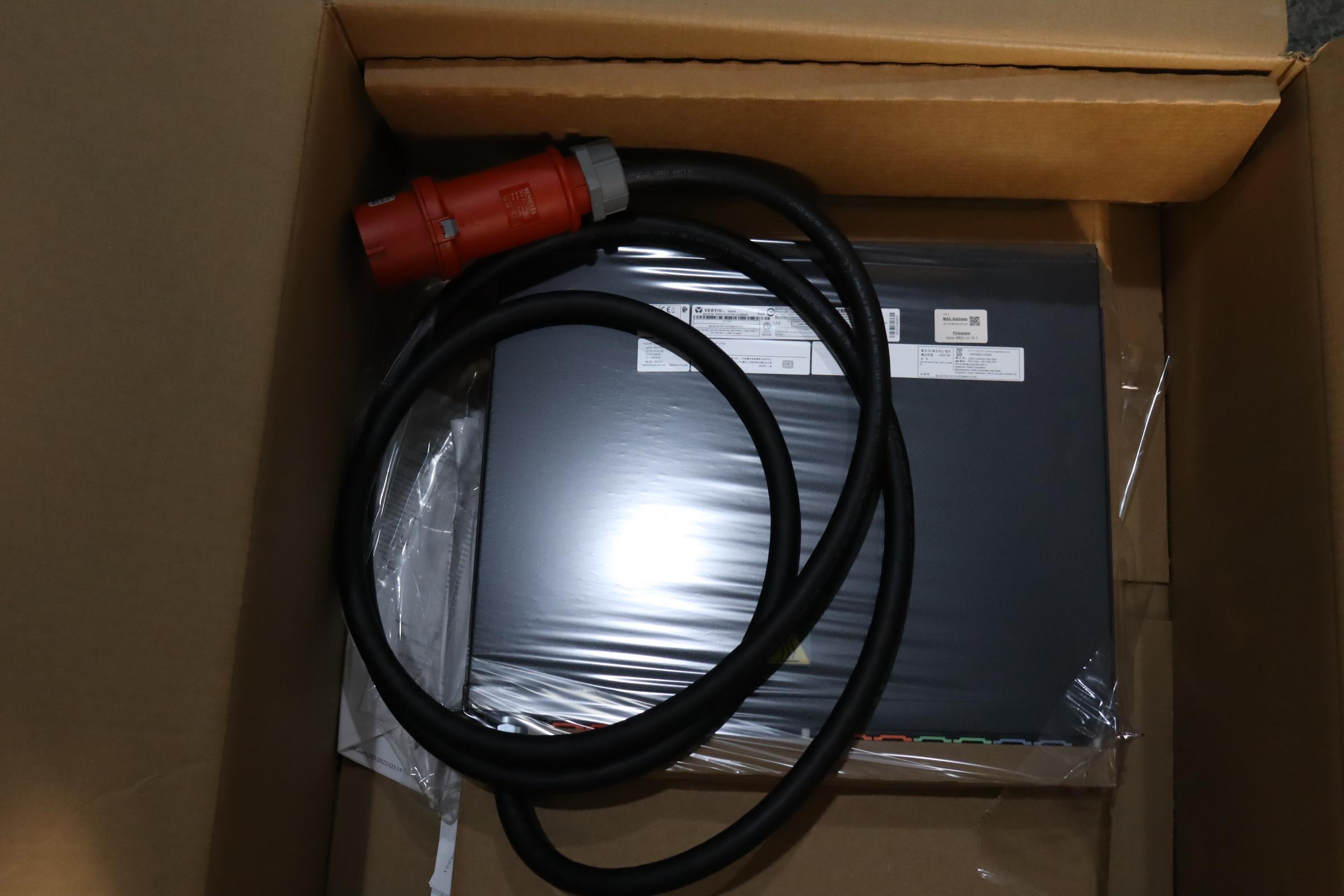 Блок питания Lenovo PDU, 1U, Vertiv, 1U 12 C19/C13 switched and monitored 32A 3P WYE PDU (03GX410)