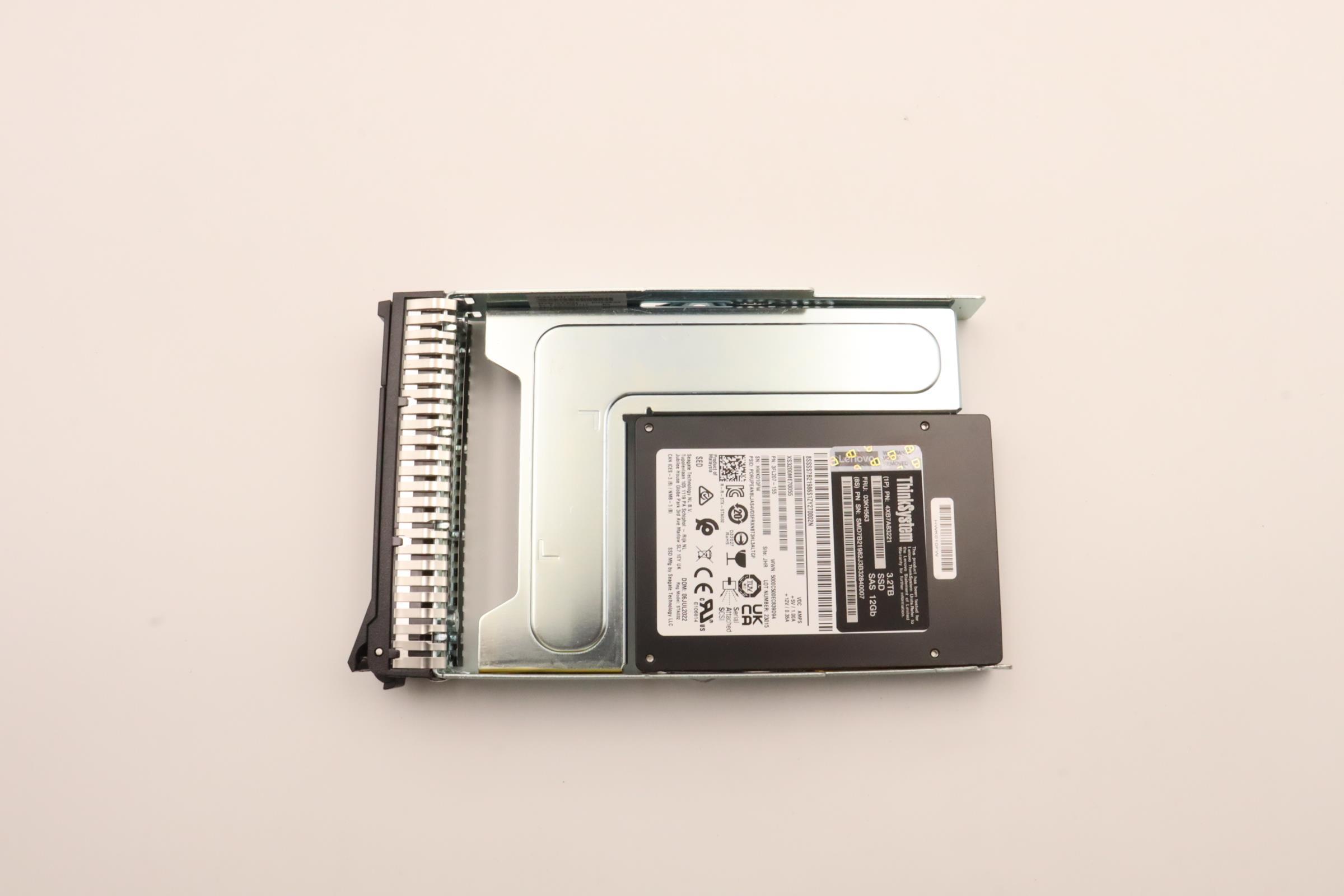 SSD накопитель Lenovo ThinkSystem 3.5" Nytro 3750 3.2TB Write Intensive SAS 12Gb HS SSD (03KH563)