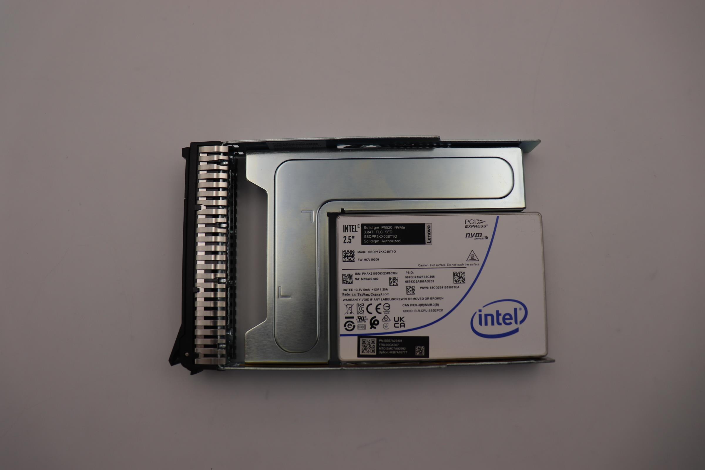 SSD накопитель Lenovo ThinkSystem 3.5” U.2 P5520 3.84TB Read Intensive NVMe PCIe 4.0 x4 HS SSD SED (03GX307)