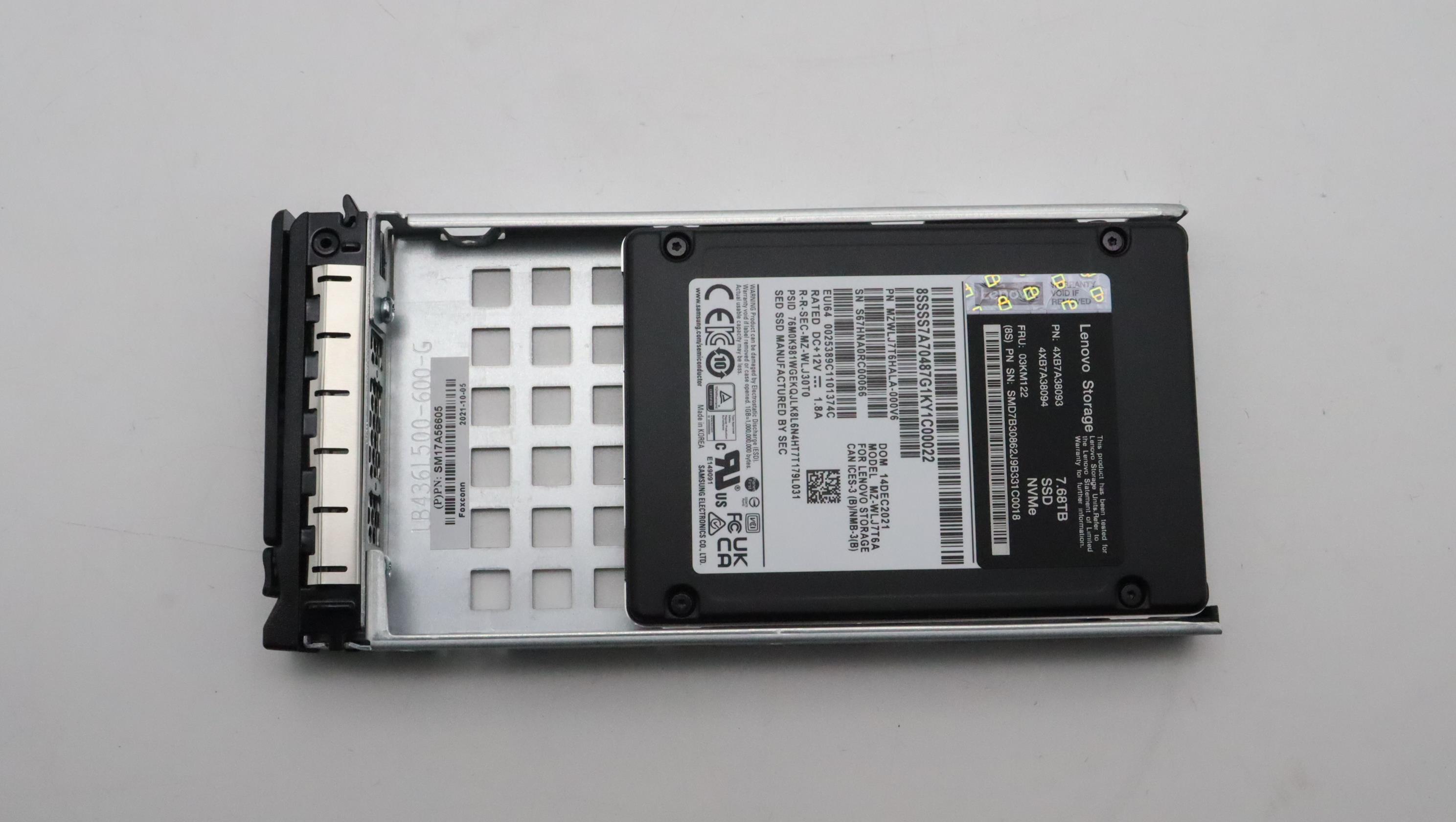 SSD накопитель Lenovo SSD, 7.6TBTB NVMe SED HS for DE NVMe storage system (03KM122)