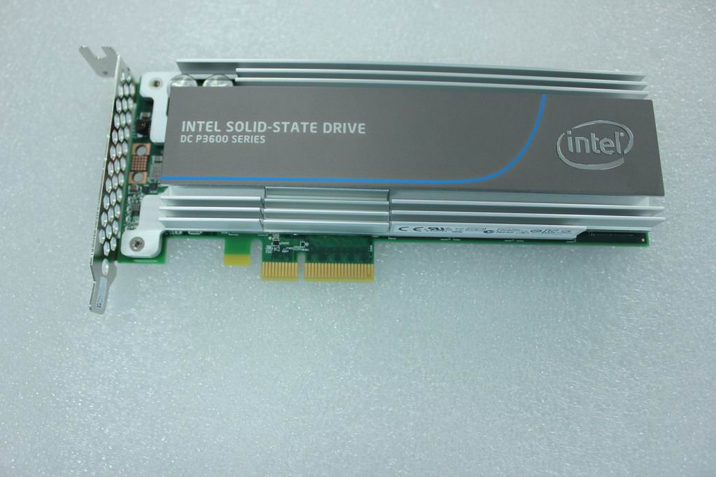 SSD накопитель Intel P3600 PCIe 2.5 MLC 800 (00LF474)