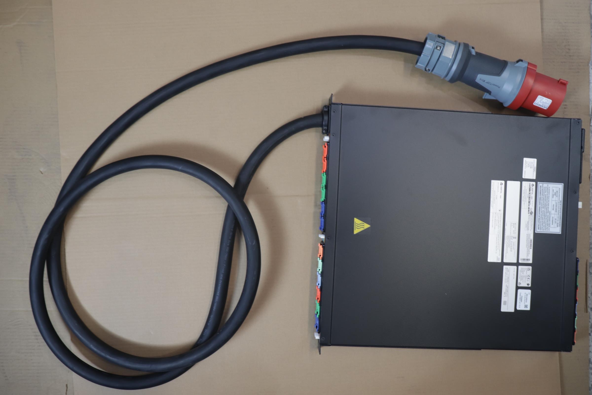 Блок питания Lenovo PDU, 1U, Vertiv, 1U 18 C19/C13 switched and monitored 48A 3P WYE PDU V2 – Outside North America (03LC331)