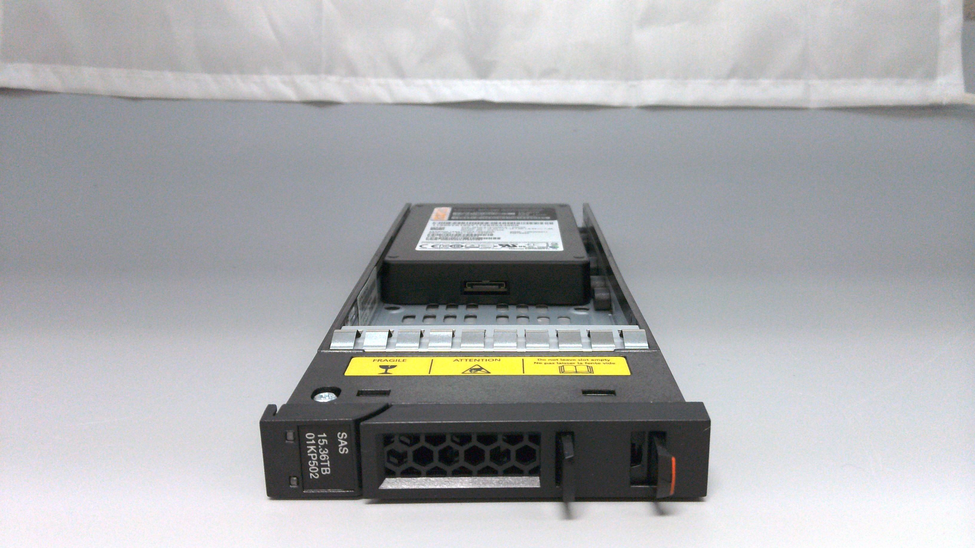 SSD накопитель Lenovo SSD Assembly, SAS, 2.5", 15.36TB 1DWPD 12.0Gb/s, Hot Swap, Internal Hard Drive, with tray (01KP502)