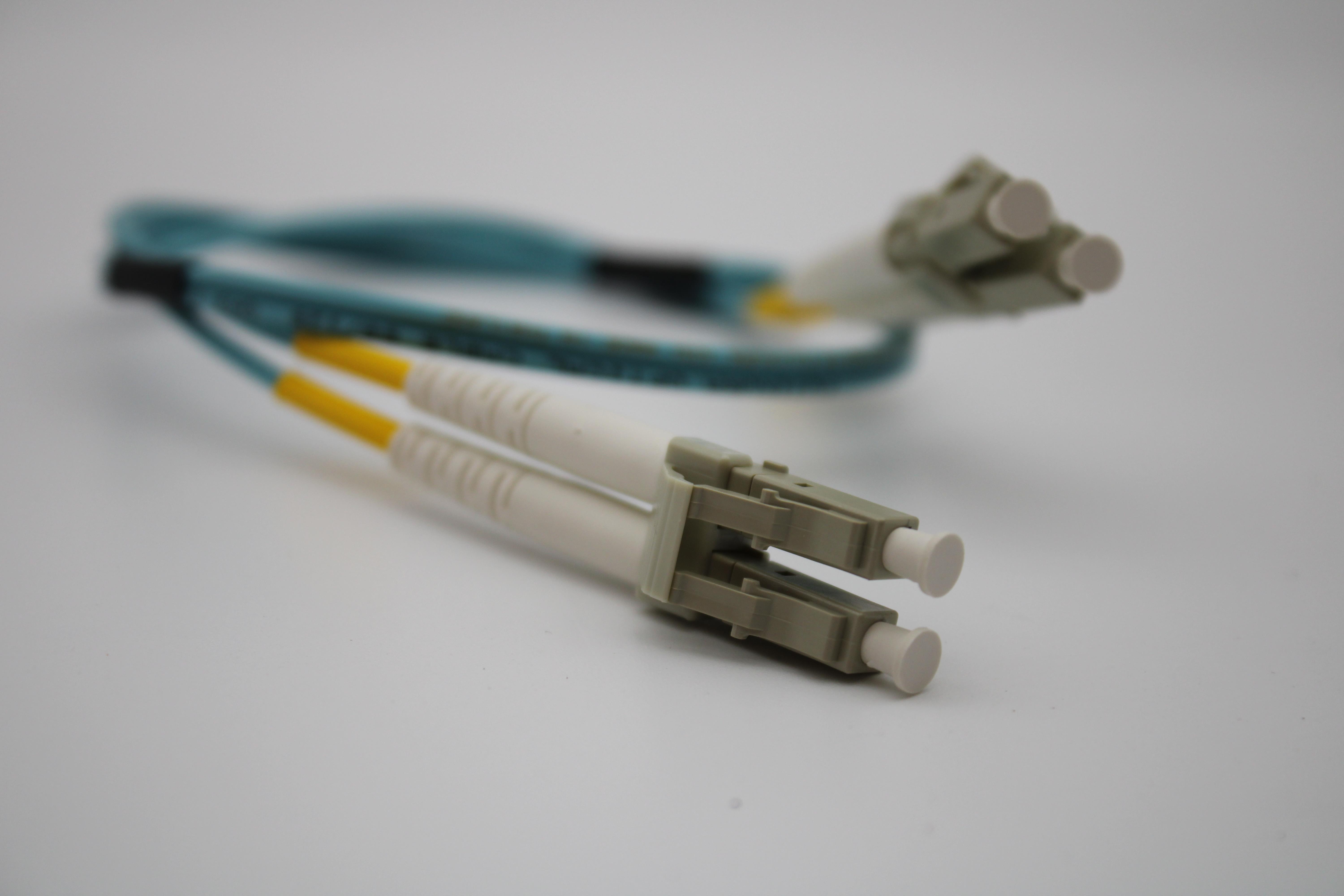 Кабель Lenovo 0.5m LC-LC OM3 MMF Cable (00MN497)