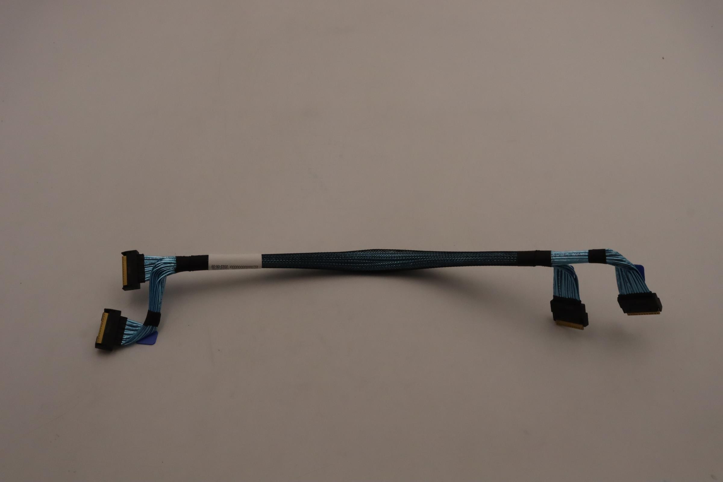 Кабель Lenovo Cable,internal,380mm,NVME,Slimsas,RAID to Backplane (03HC660)