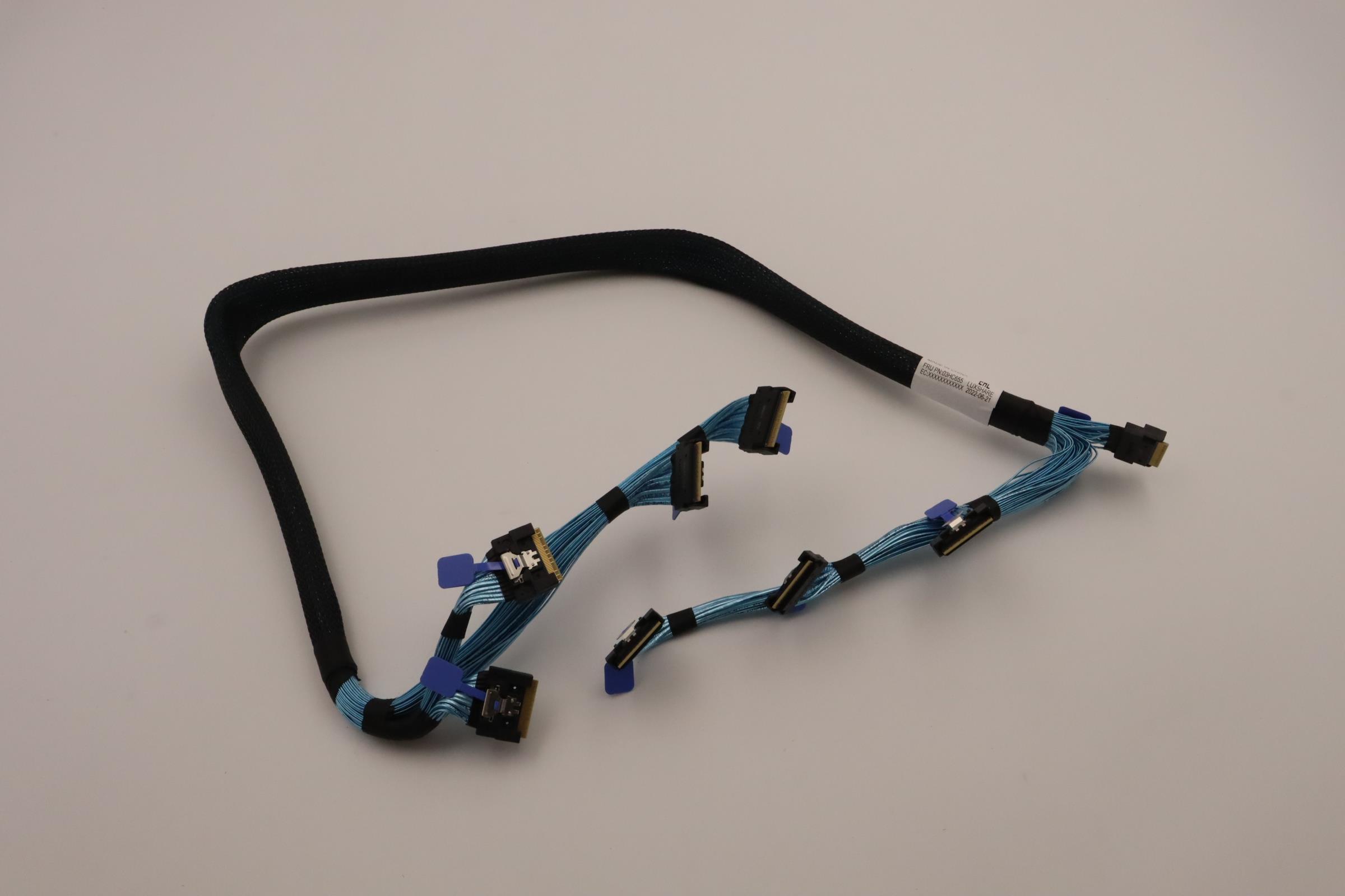 Кабель Lenovo Cable,internal,880mm,NVME,Slimsas,RAID to Backplane (03HC655)