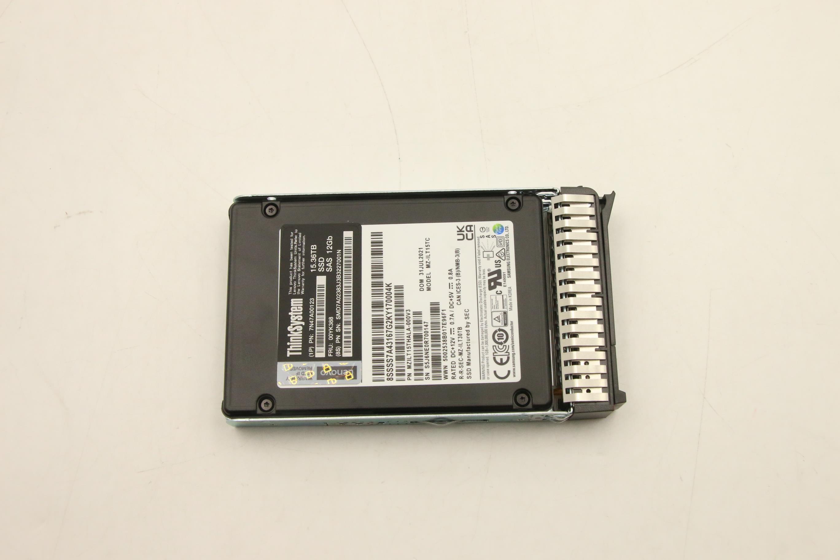 SSD накопитель Lenovo ThinkSystem 2.5" PM1633a 15.36TB Capacity SAS 12Gb Hot Swap SSD (00YK388)