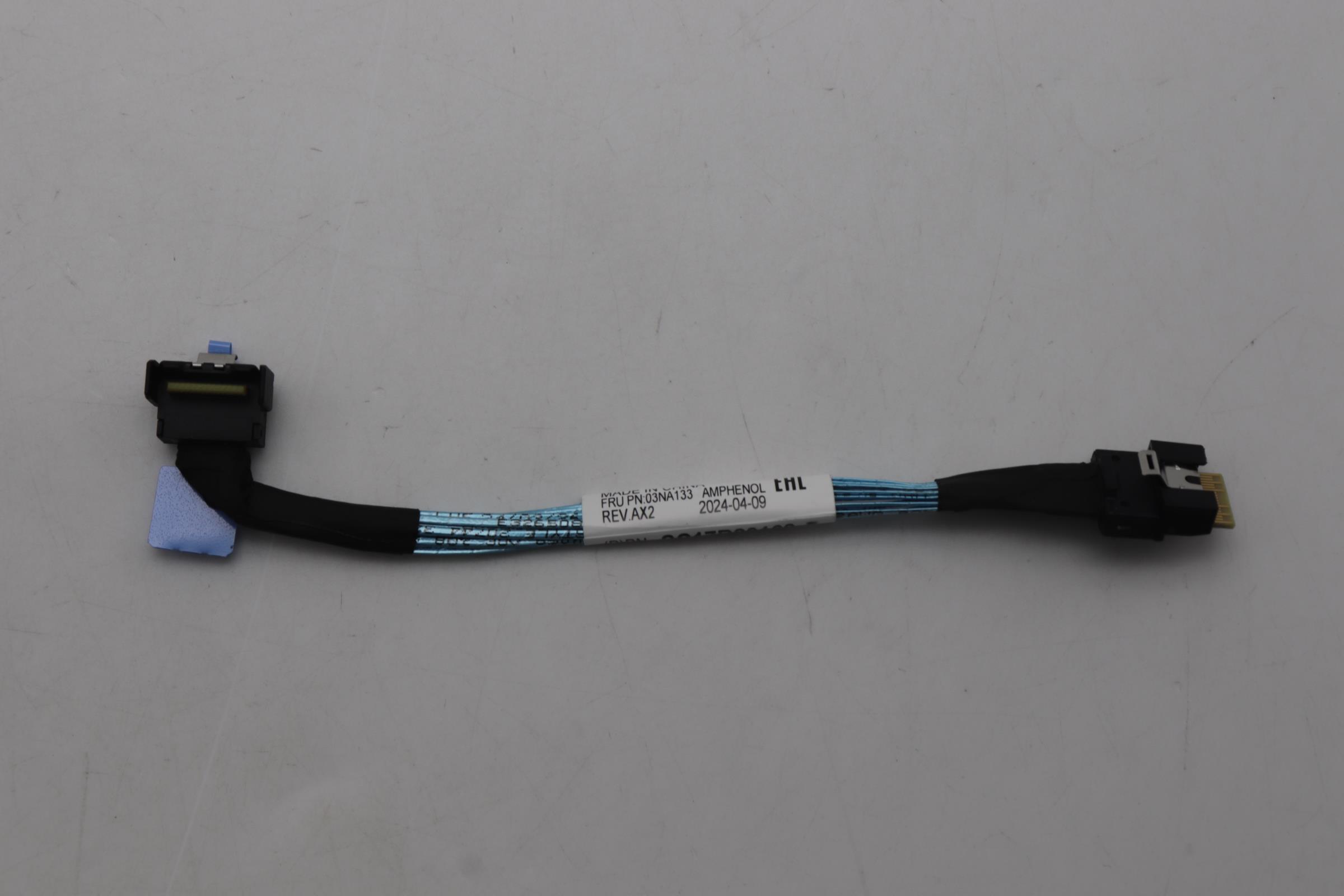 Кабель Lenovo Cable, Internal, PCIE GEN4 Cable, RA MCIOX4 TO SLX4 STR, 125mm (03NA133)