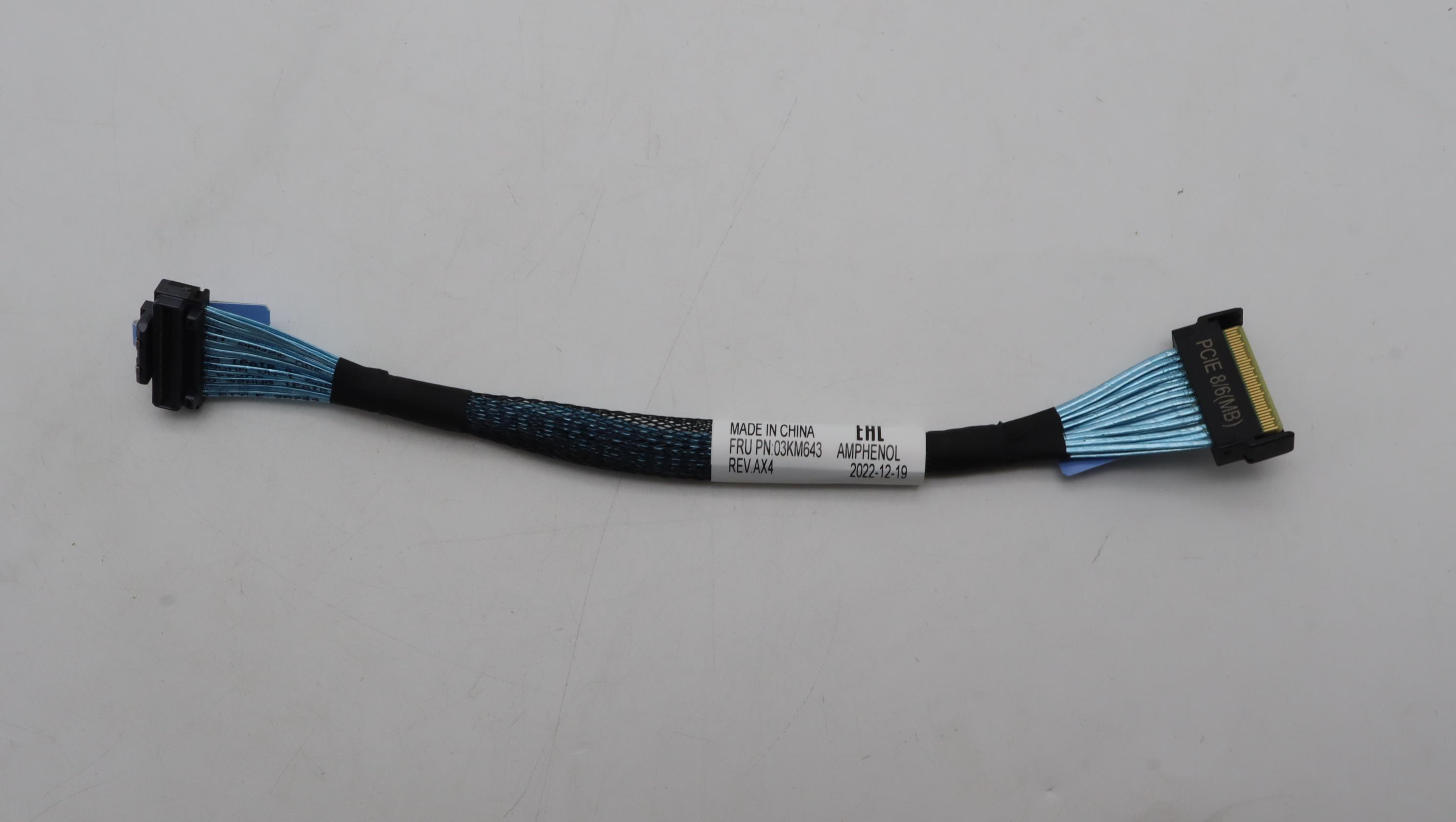 Кабель Lenovo Cable, Internal, PCIE Gen4 cable, MCIOx8-Swiftx8, 180mm (03KM643)