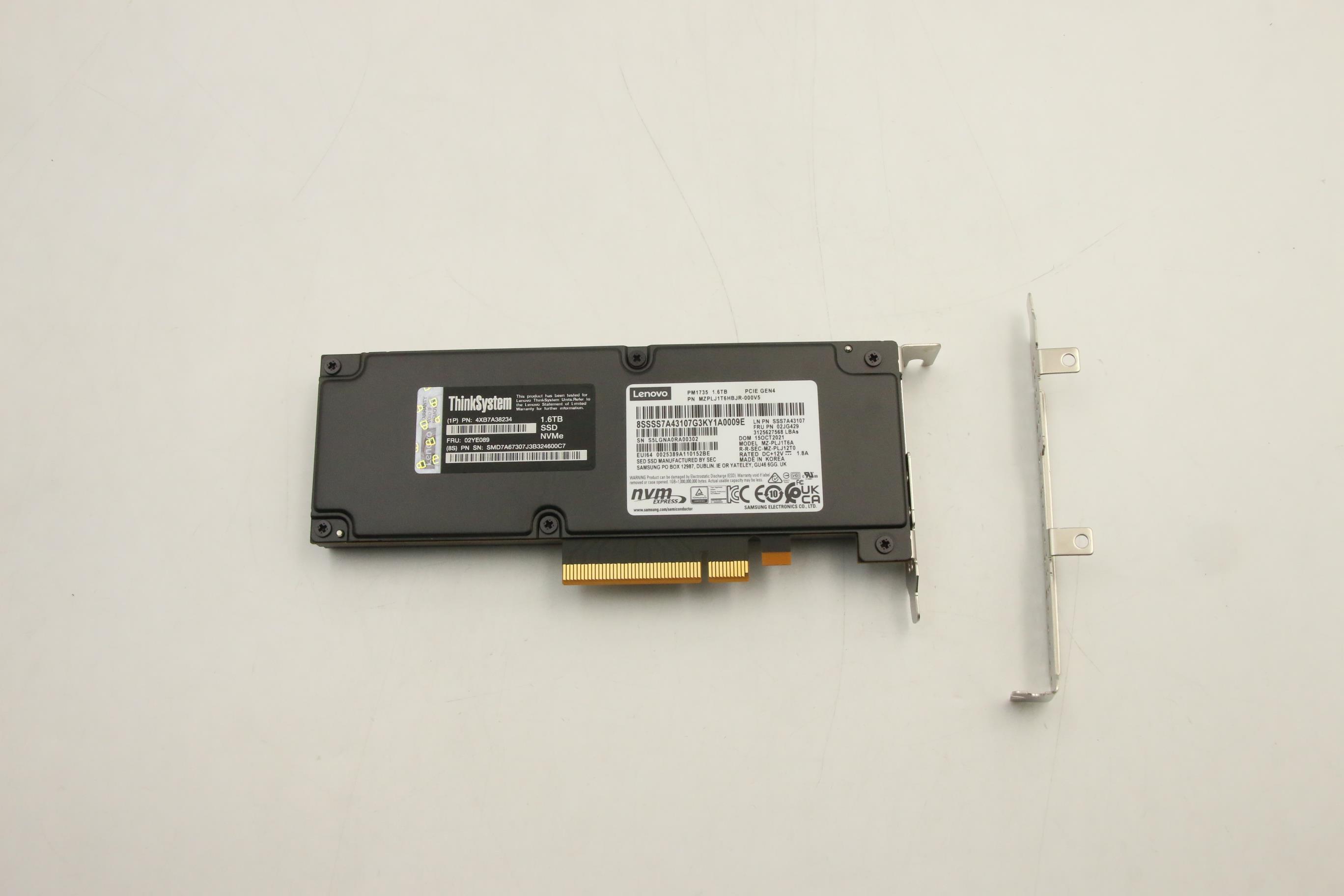 SSD накопитель Lenovo ThinkSystem HHHL Kioxia CM5-V 1.6TB Mainstream NVMe PCIe3.0 x4 Flash Adapter (02YE089)