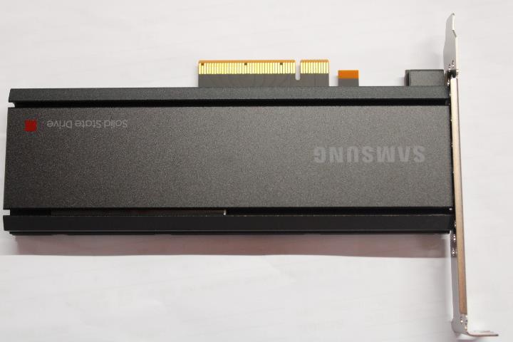 SSD накопитель Lenovo Sam PM1735 6.4T AIC -IPDC M1 (02YG093)