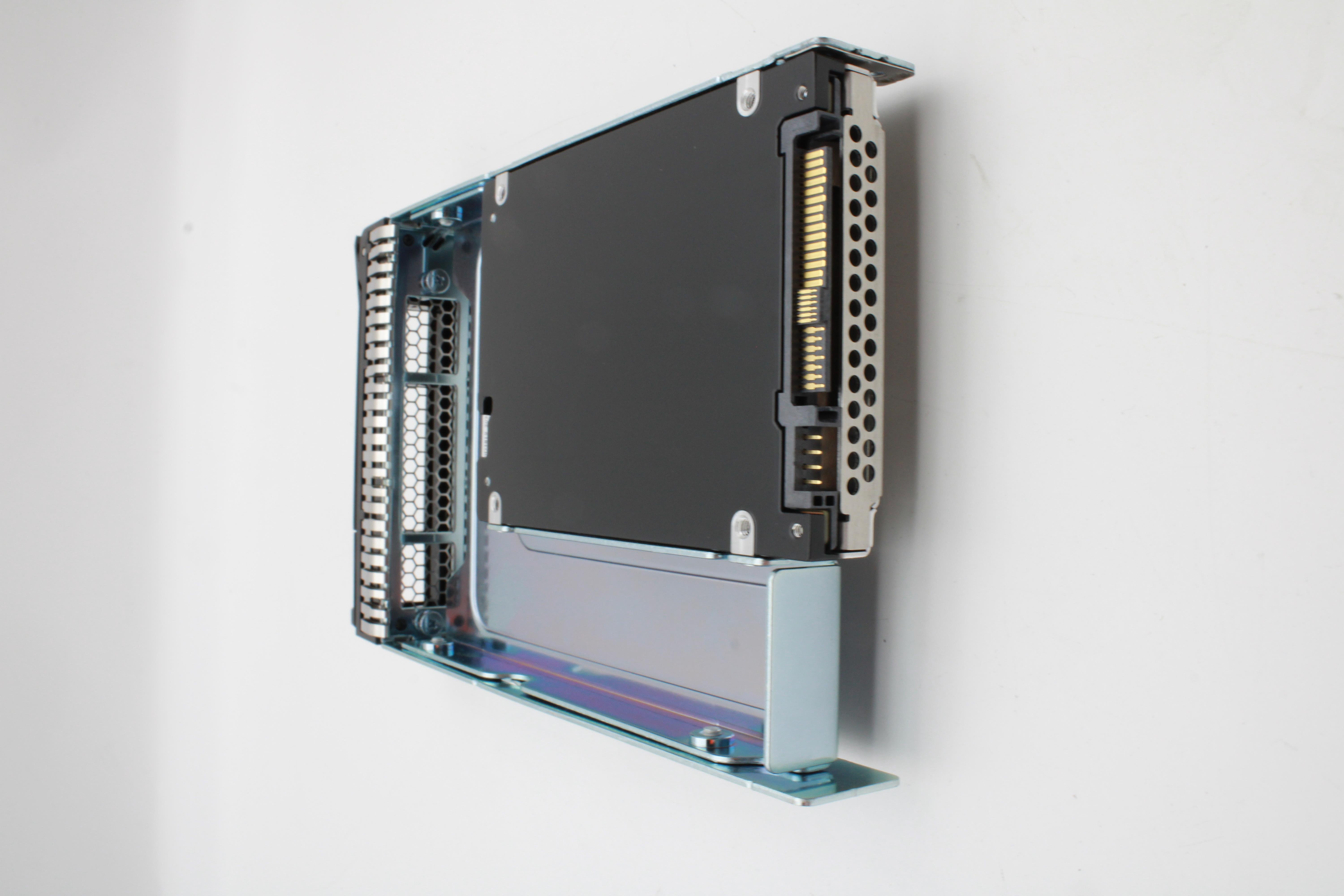 SSD накопитель Lenovo ThinkSystem 3.5” Kioxia CM6-V 3.2TB Mainstream NVMe PCIe 4.0 x4 Hot Swap SSD (02JG573)