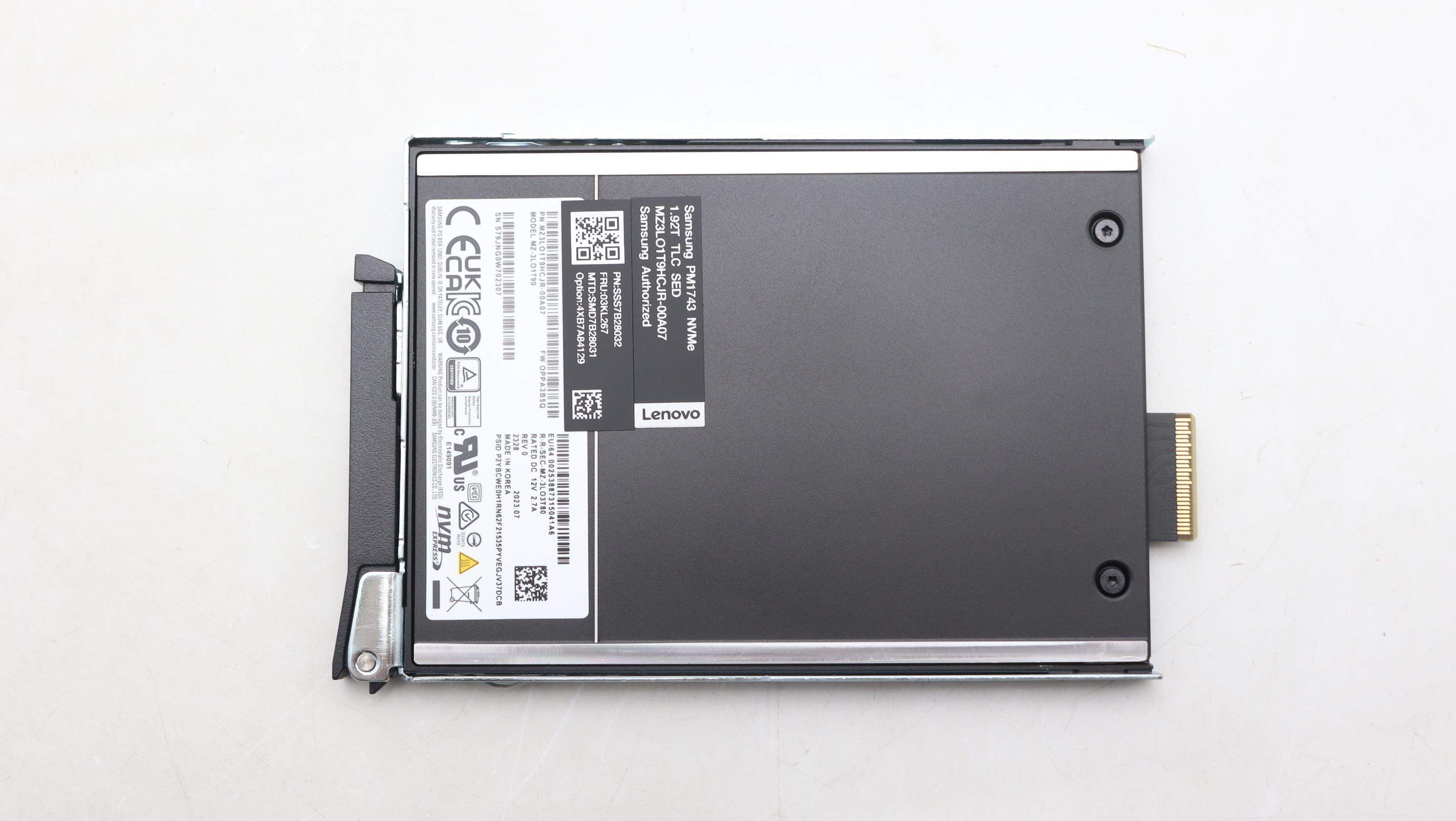 SSD накопитель Lenovo ThinkSystem E3.S PM1743 1.92TB Read Intensive NVMe PCIe 5.0 x4 HS SSD (03KL267)
