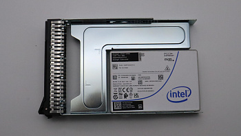 SSD накопитель Lenovo ThinkSystem 3.5" U.2 P5520 1.92TB Read Intensive NVMe PCIe 4.0 x4 SS SSD SED (03GX539)