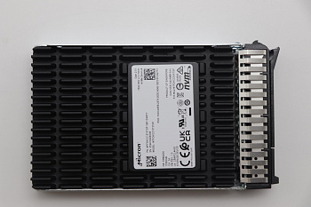 SSD накопитель Lenovo ThinkSystem 2.5" U.3 7500 PRO 15.36TB Read Intensive NVMe PCIe 4.0 x4 HS SSD (03NA475)