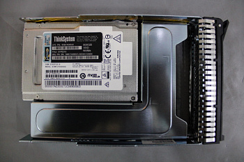 SSD накопитель Lenovo ThinkSystem 3.5" KCM51V 800GB Mainstream NVMe PCIe 3.0 x4 Hot Swap SSD FRU (01PE210)
