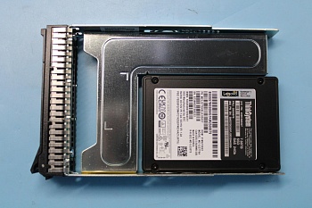 SSD накопитель Lenovo ThinkSystem 3.5" PM1653 7.68TB Read Intensive SAS 24Gb HS SSD SED (03GX676)