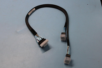 Кабель Lenovo SATA Cable C (Slimline 8X RA-R to MiniSAS-HD, 580mm; to MiniSAS-HD, 500/400mm) (02JK005)