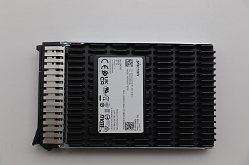 SSD накопитель Lenovo ThinkSystem 2.5" U.3 7500 PRO 7.68TB Read Intensive NVMe PCIe 4.0 x4 HS SSD (03NA474)