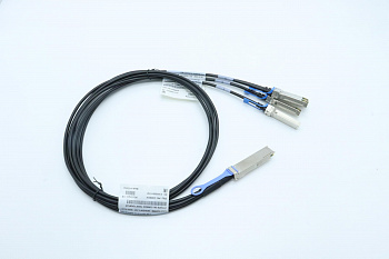 Кабель Lenovo 1.5m 100G to 4x25G Breakout SFP28 Breakout DAC Cable (03KM236)
