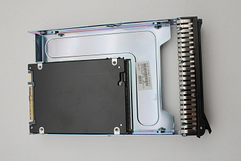 SSD накопитель Lenovo ThinkSystem 3.5" KCM51V 6.4TB Mainstream NVMe PCIe 3.0 x4 Hot Swap SSD FRU (01PE213)