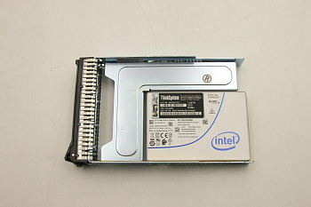 SSD накопитель Lenovo ThinkSystem 3.5" U.2 P5500 7.68TB Read Intensive NVMe PCIe 4.0 x4 HS SSD (02JG608)