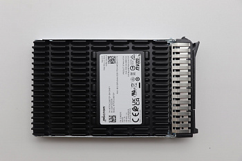 SSD накопитель Lenovo ThinkSystem 2.5" U.3 7500 PRO 960GB Read Intensive NVMe PCIe 4.0 x4 HS SSD (03NA471)